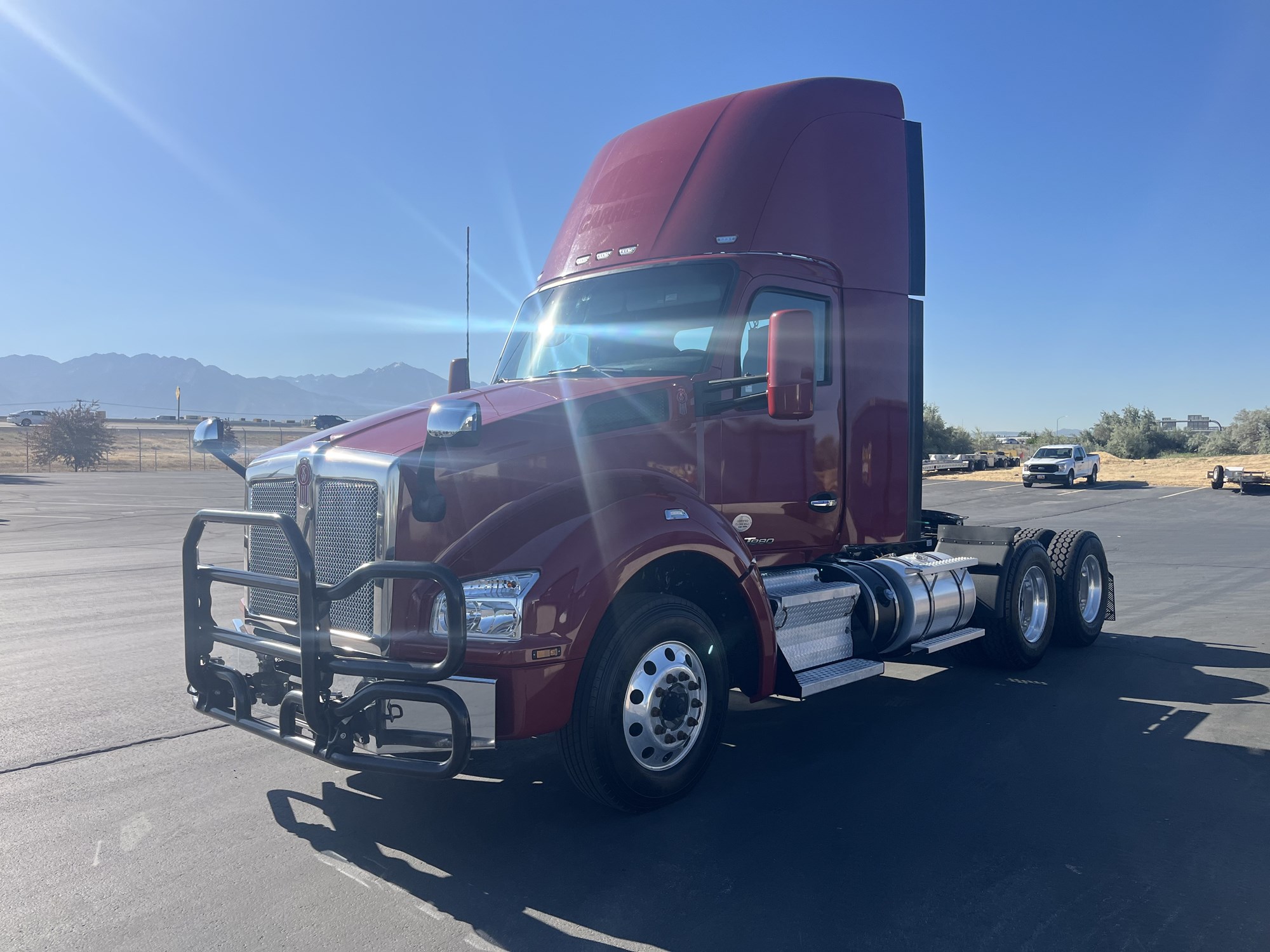 2022 Kenworth T880 2022 Kenworth T880 - image 2 of 6