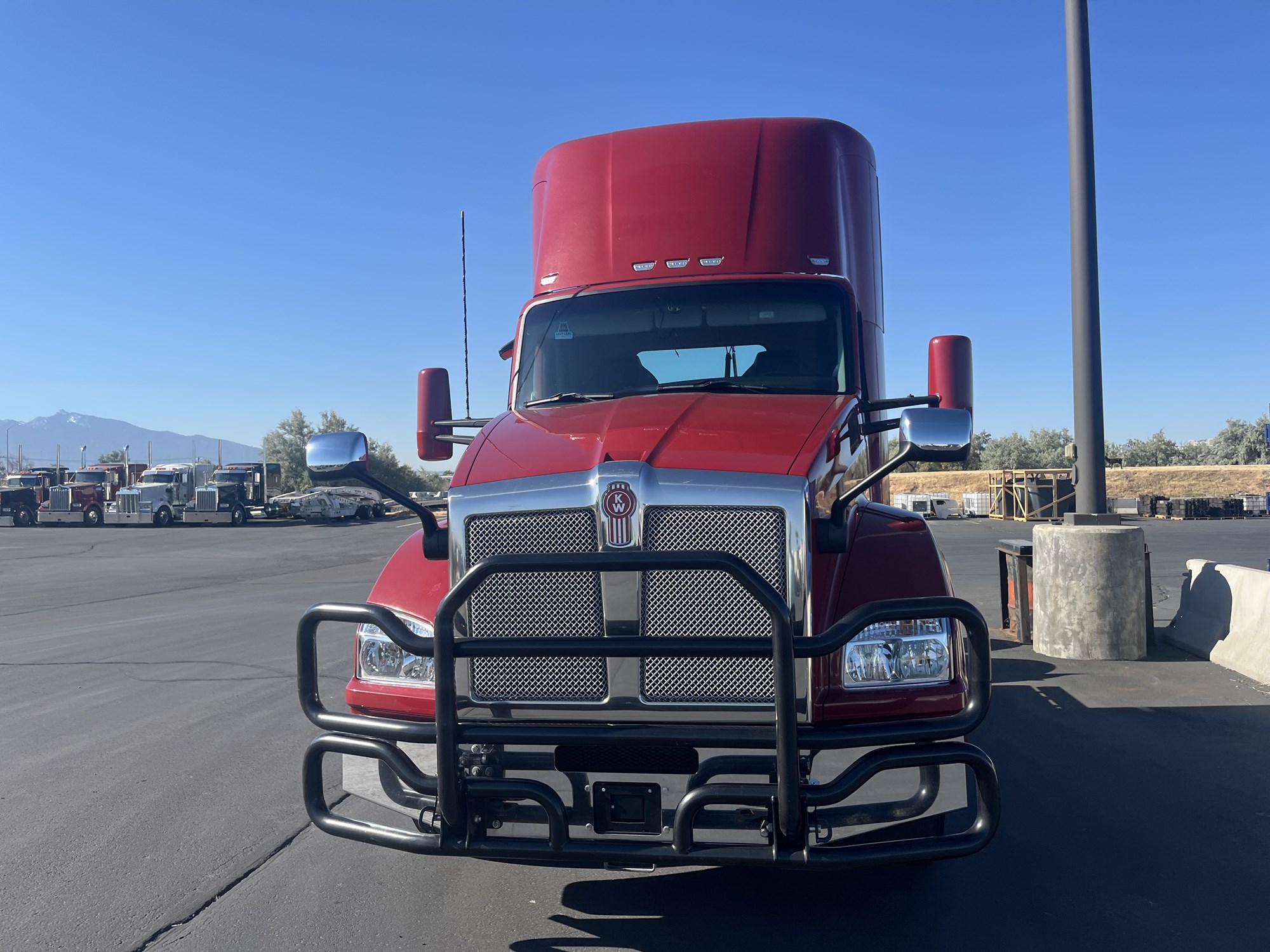 2022 Kenworth T880 2022 Kenworth T880 - image 3 of 6