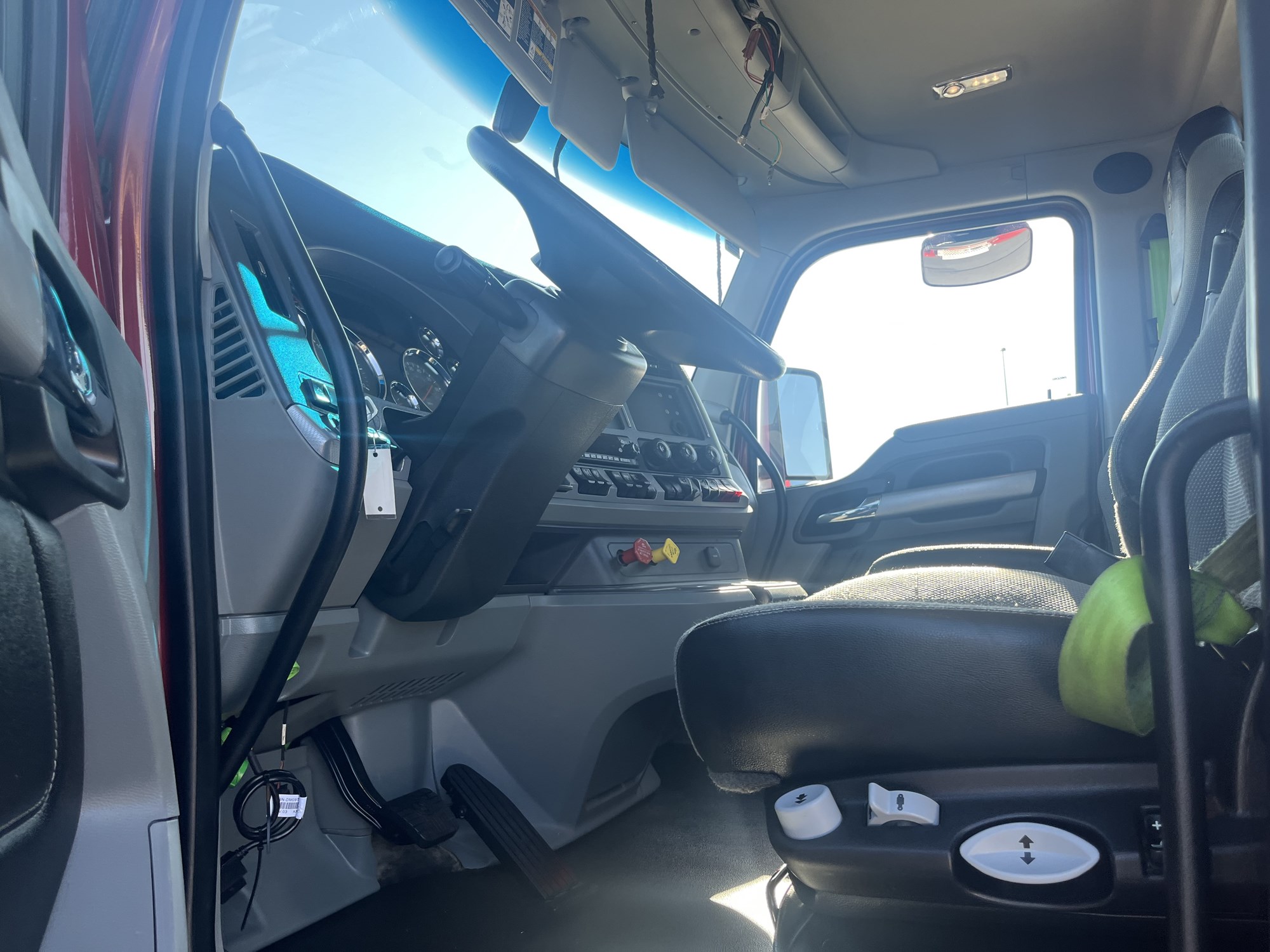 2022 Kenworth T880 2022 Kenworth T880 - image 6 of 6