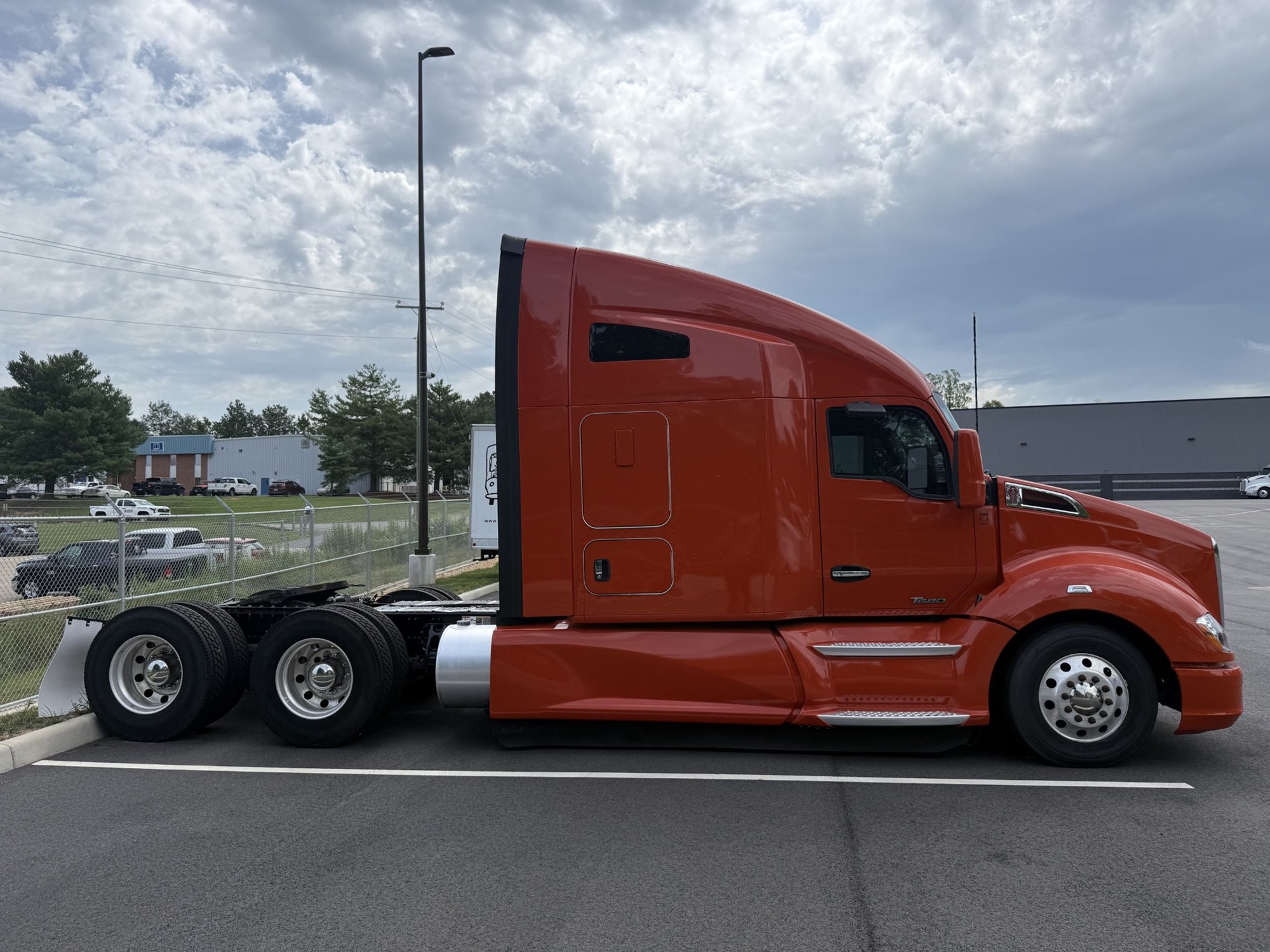 2022 Kenworth T680 2022 Kenworth T680 - image 3 of 6