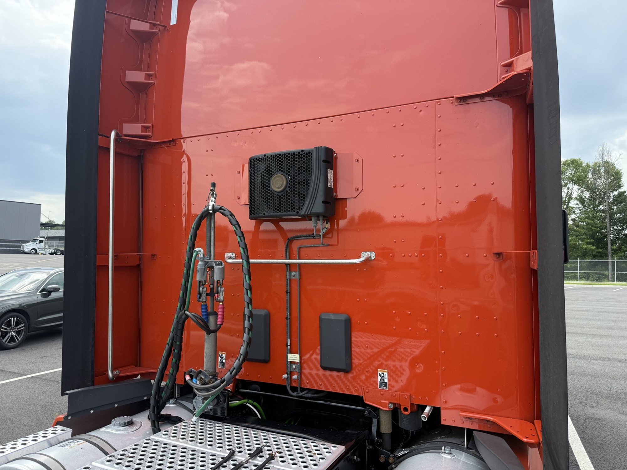 2022 Kenworth T680 2022 Kenworth T680 - image 4 of 6