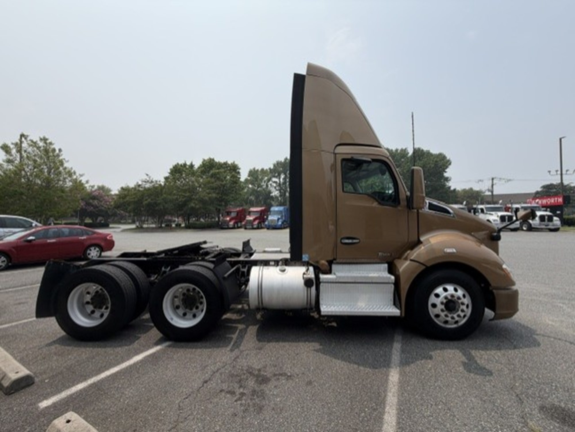 2022 Kenworth T680 2022 Kenworth T680 - image 2 of 6