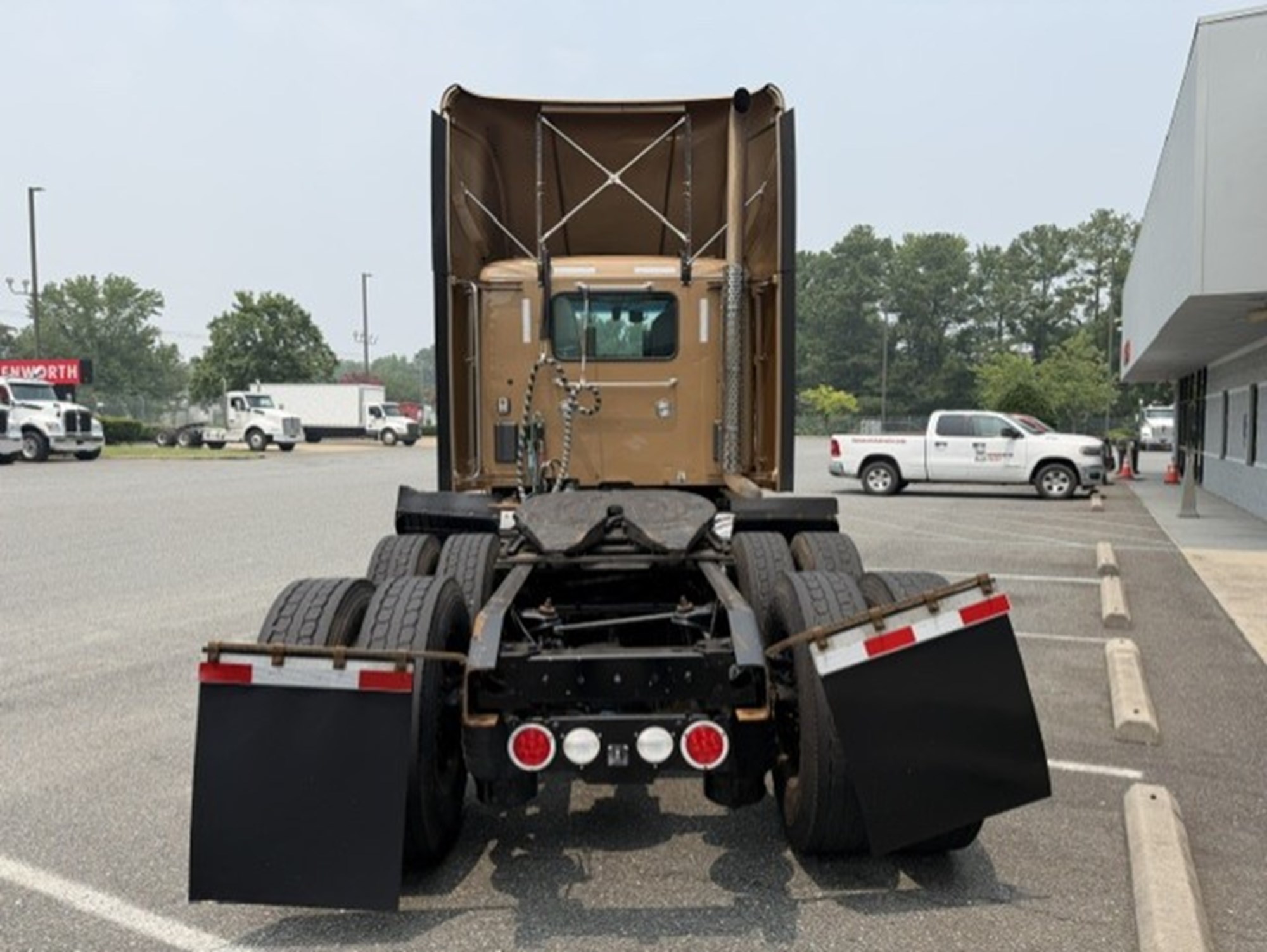 2022 Kenworth T680 2022 Kenworth T680 - image 3 of 6