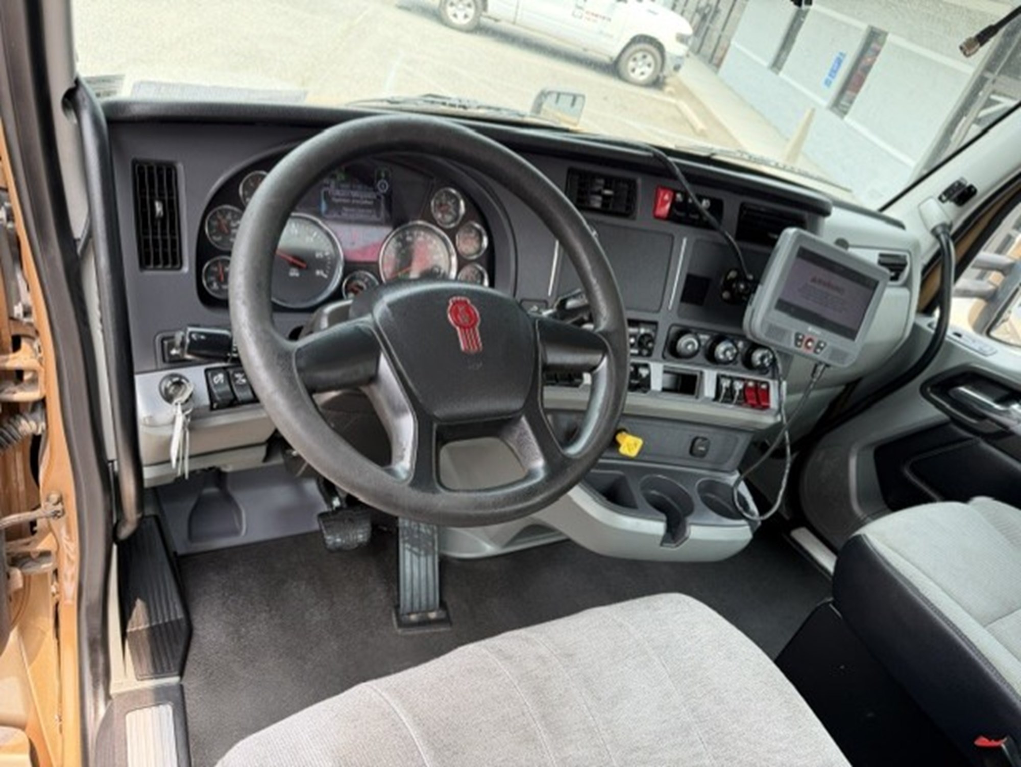 2022 Kenworth T680 NJ488944U-10 2022 Kenworth T680 NJ488944U-10