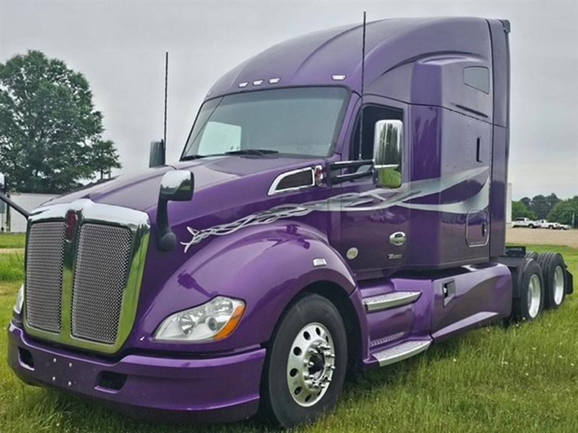 2022 Kenworth T680 2022 Kenworth T680 - image 1 of 1