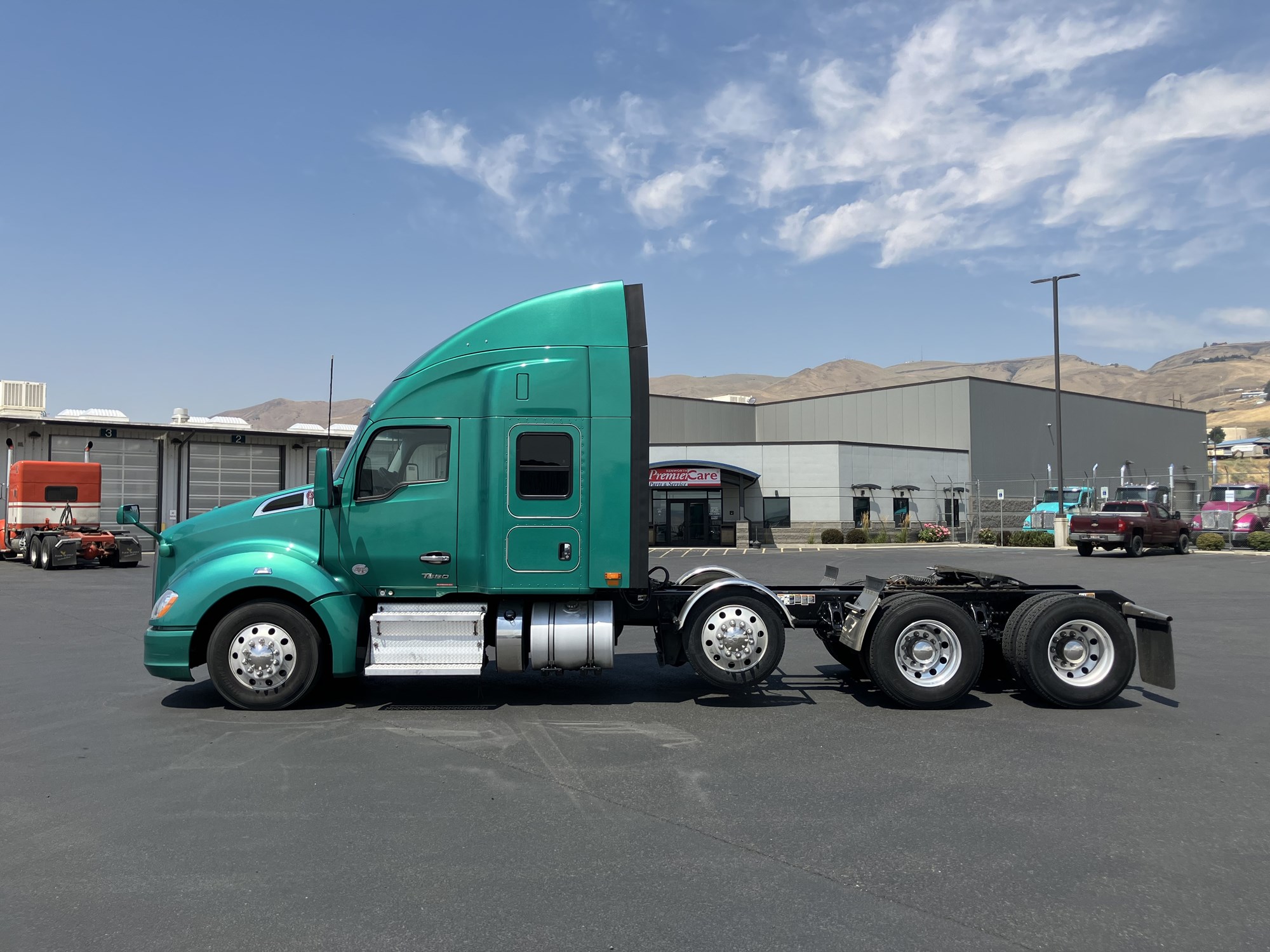 2022 Kenworth T680 2022 Kenworth T680 - image 2 of 6
