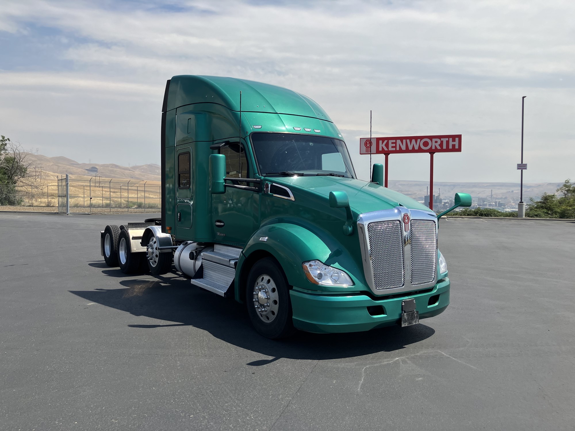 2022 Kenworth T680 2022 Kenworth T680 - image 4 of 6