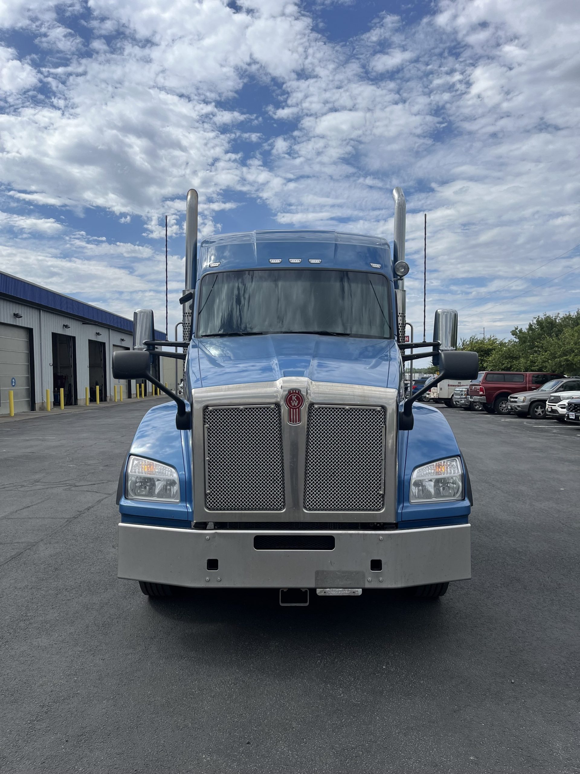 2022 Kenworth T880 2022 Kenworth T880 - image 2 of 6