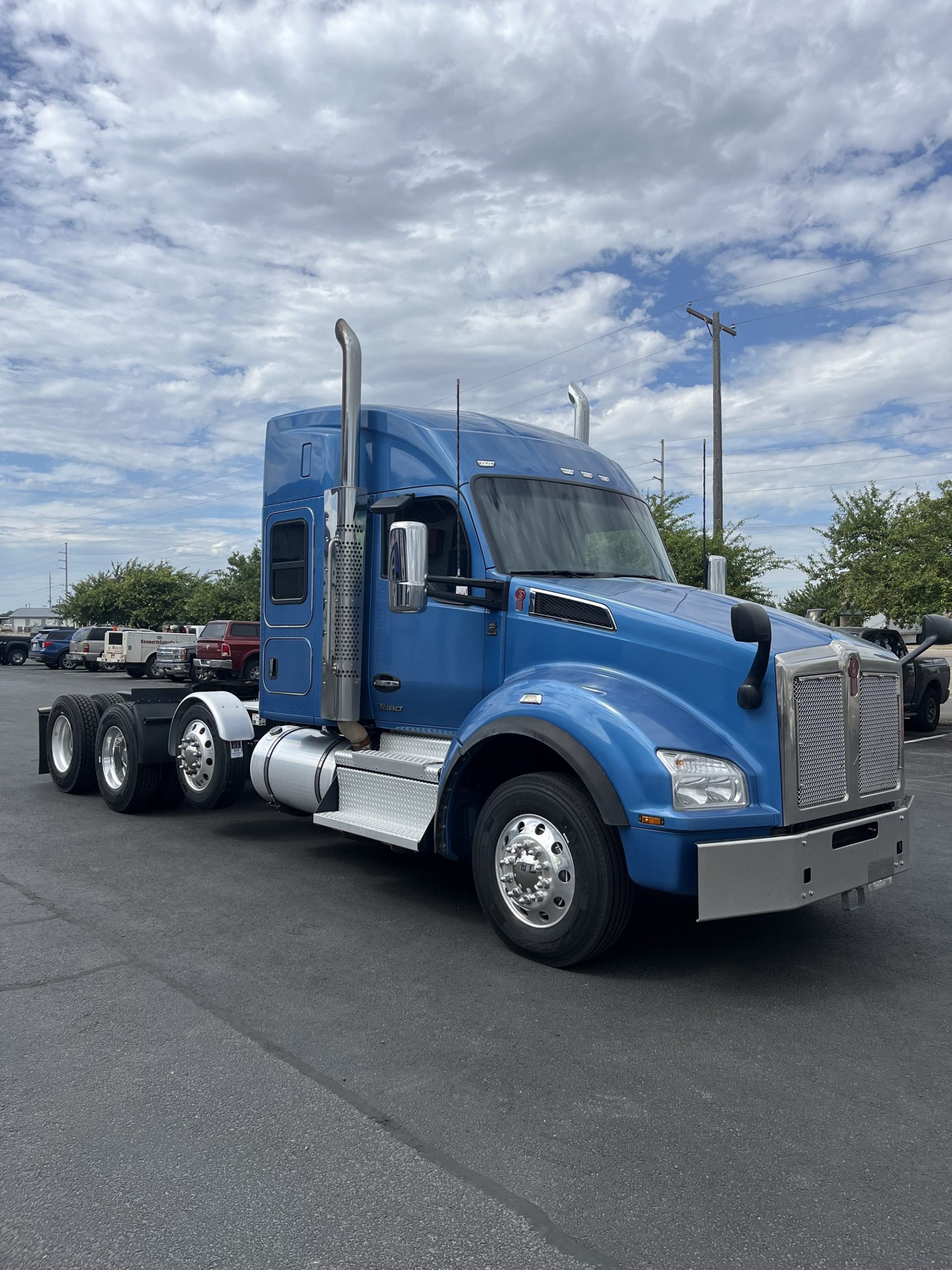 2022 Kenworth T880 2022 Kenworth T880 - image 3 of 6