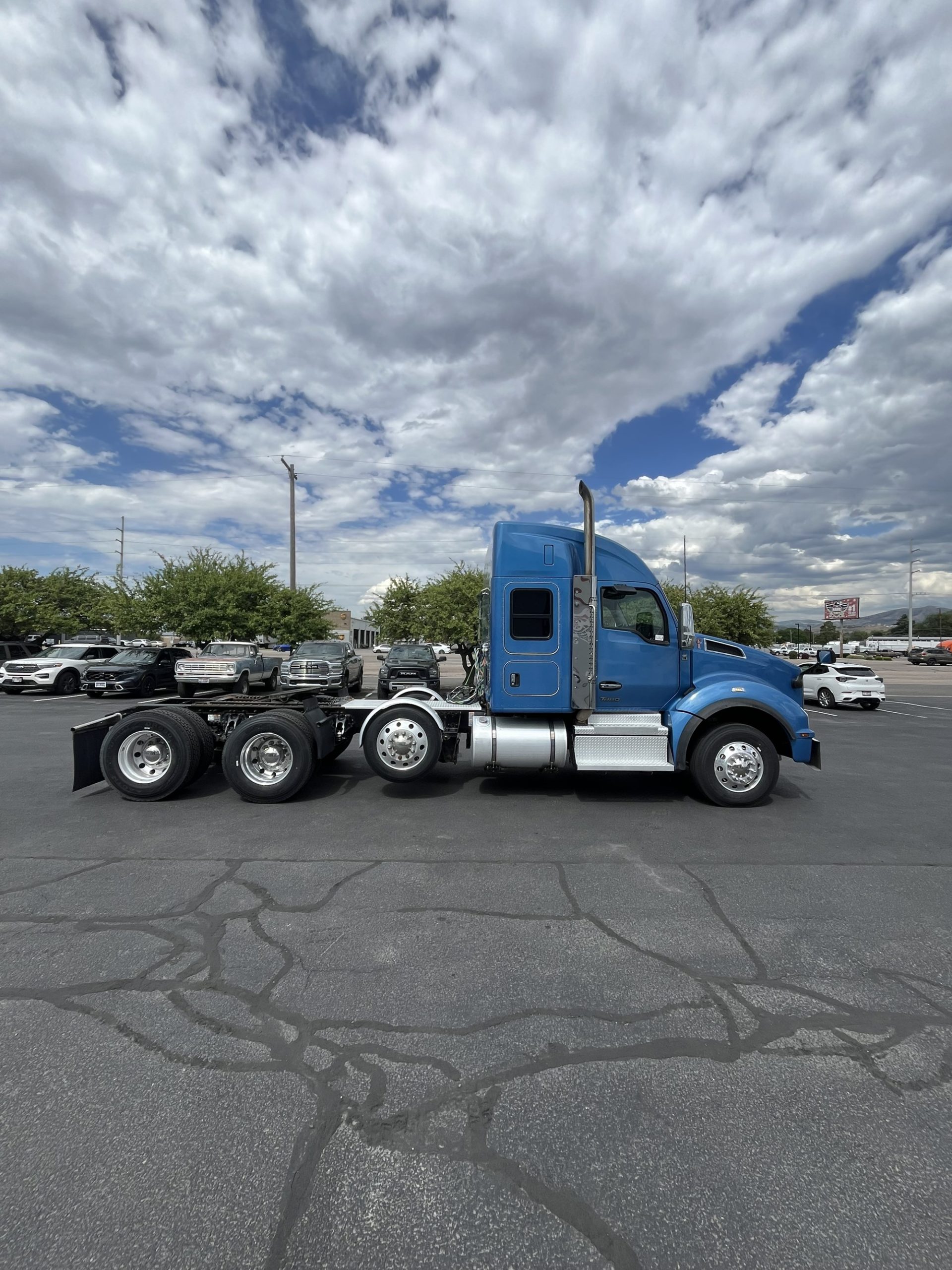2022 Kenworth T880 2022 Kenworth T880 - image 4 of 6