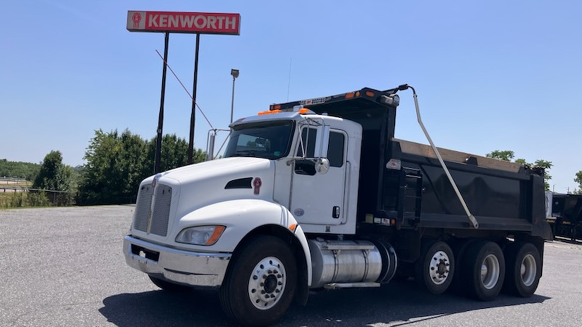 2022 Kenworth T370 2022 Kenworth T370 - image 1 of 6