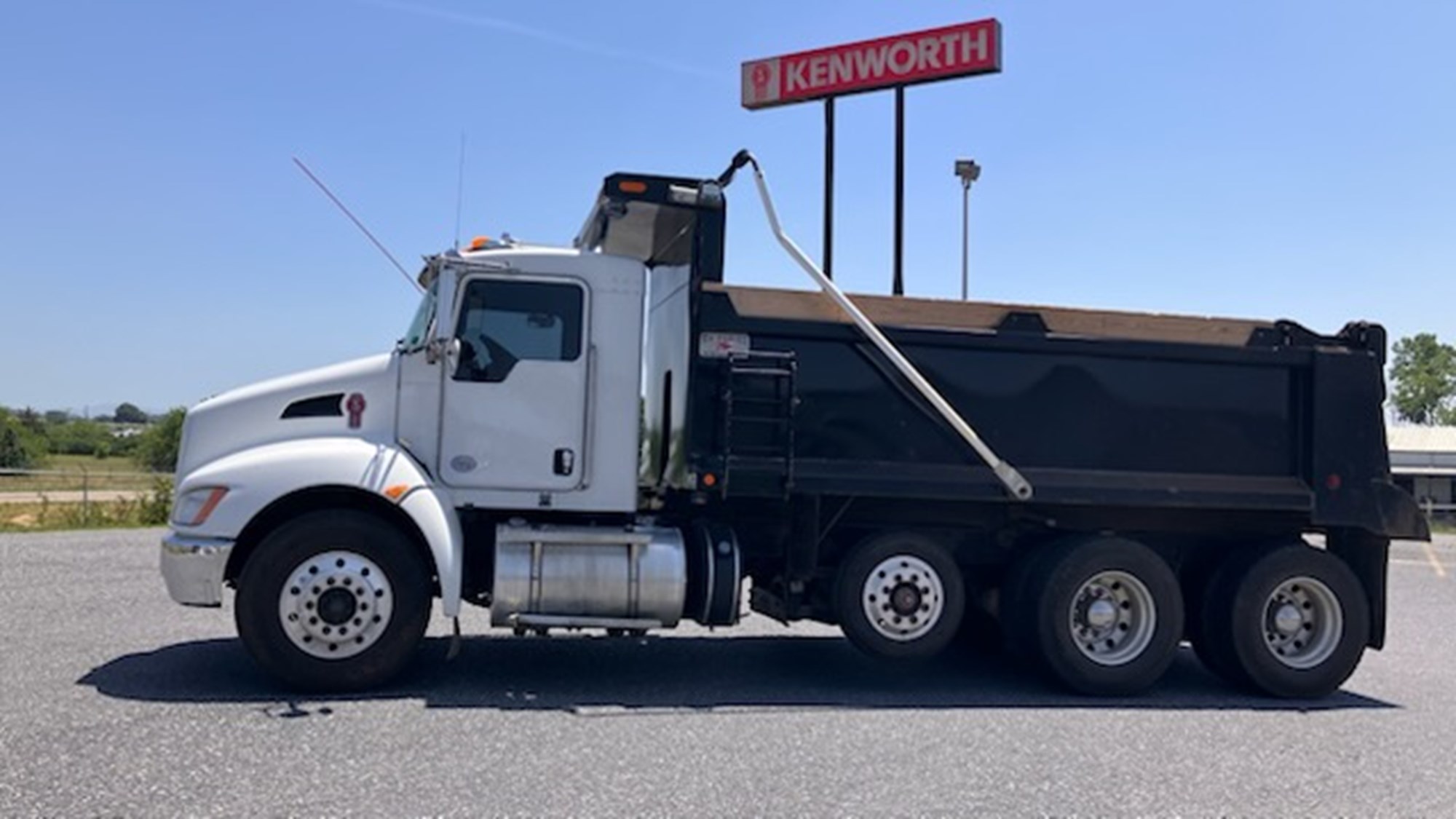 2022 Kenworth T370 2022 Kenworth T370 - image 2 of 6