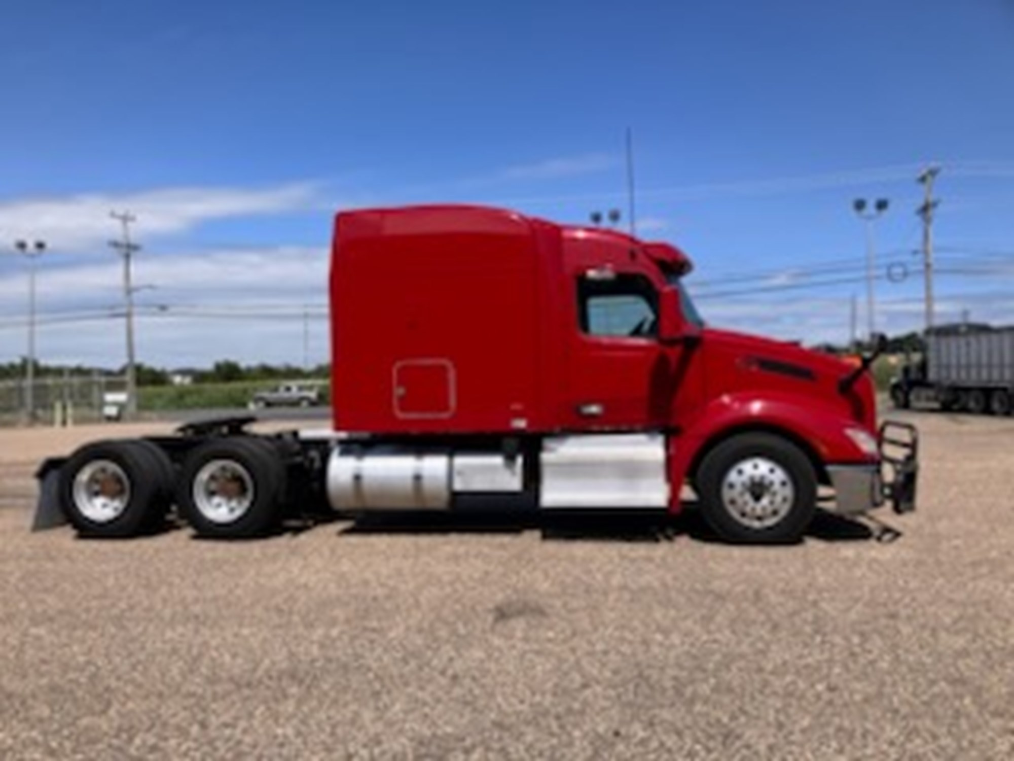 2023 Peterbilt 579 2023 Peterbilt 579 - image 4 of 6