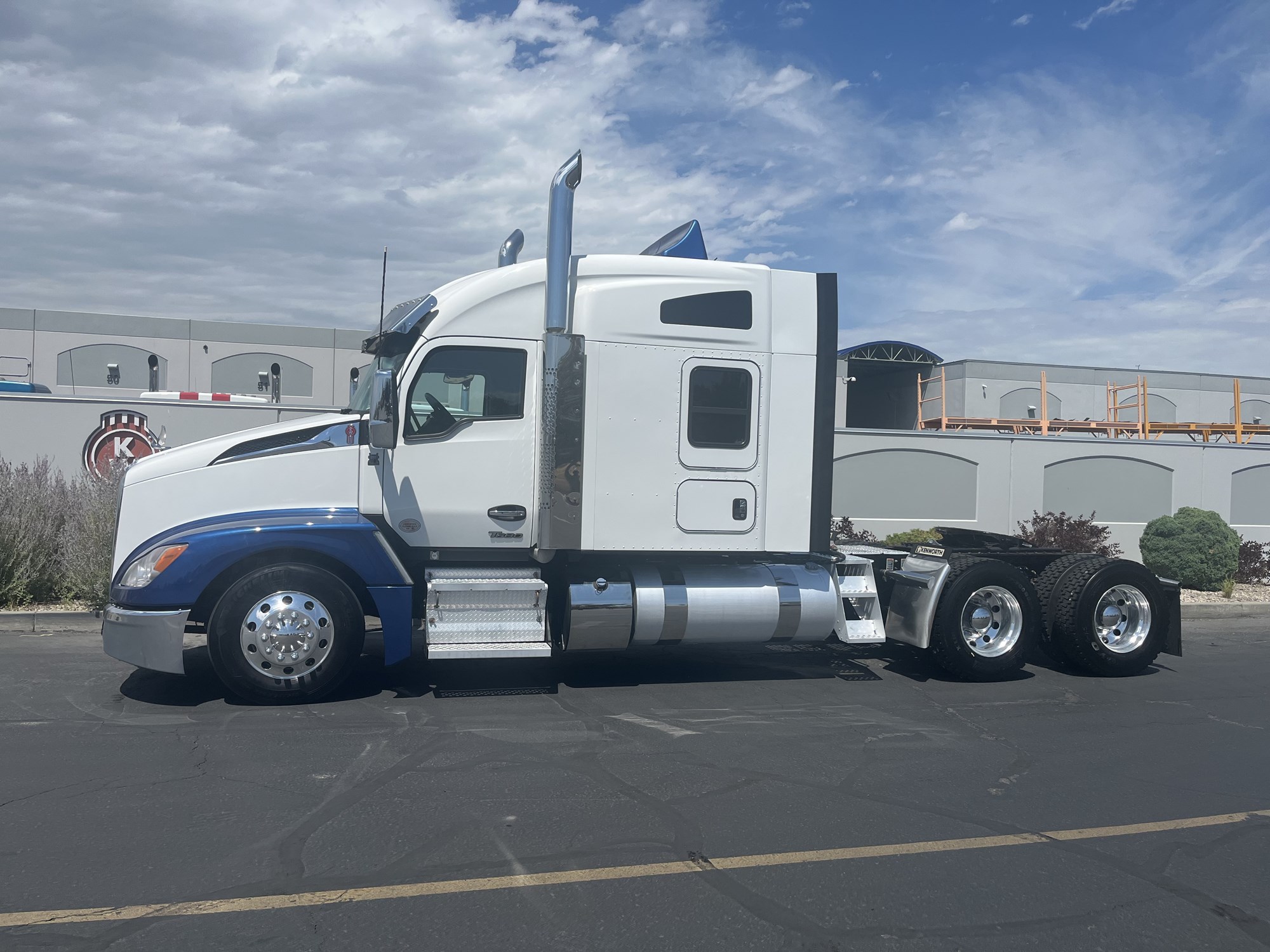 2023 Kenworth T680 Next Gen 2023 Kenworth T680 Next Gen - image 1 of 6