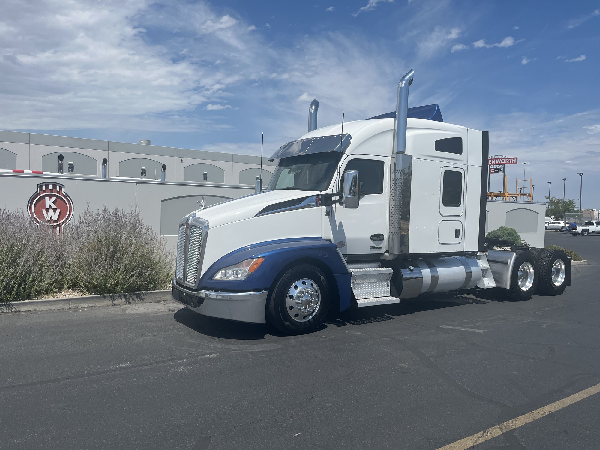 2023 Kenworth T680 Next Gen 2023 Kenworth T680 Next Gen - image 2 of 6