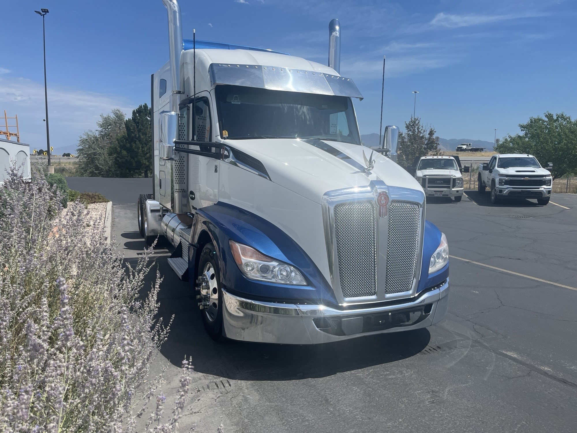 2023 Kenworth T680 Next Gen 2023 Kenworth T680 Next Gen - image 4 of 6