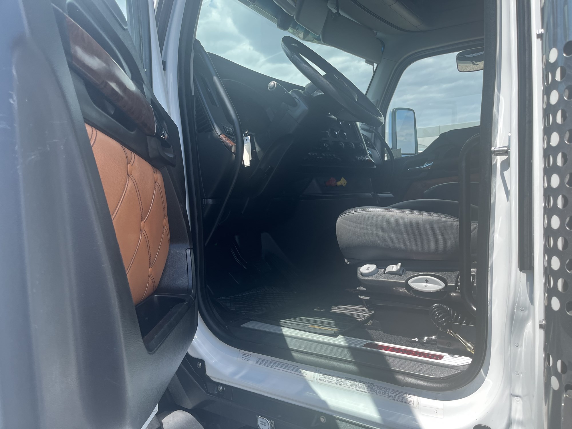2023 Kenworth T680 Next Gen PJ231834C-08 2023 Kenworth T680 Next Gen PJ231834C-08