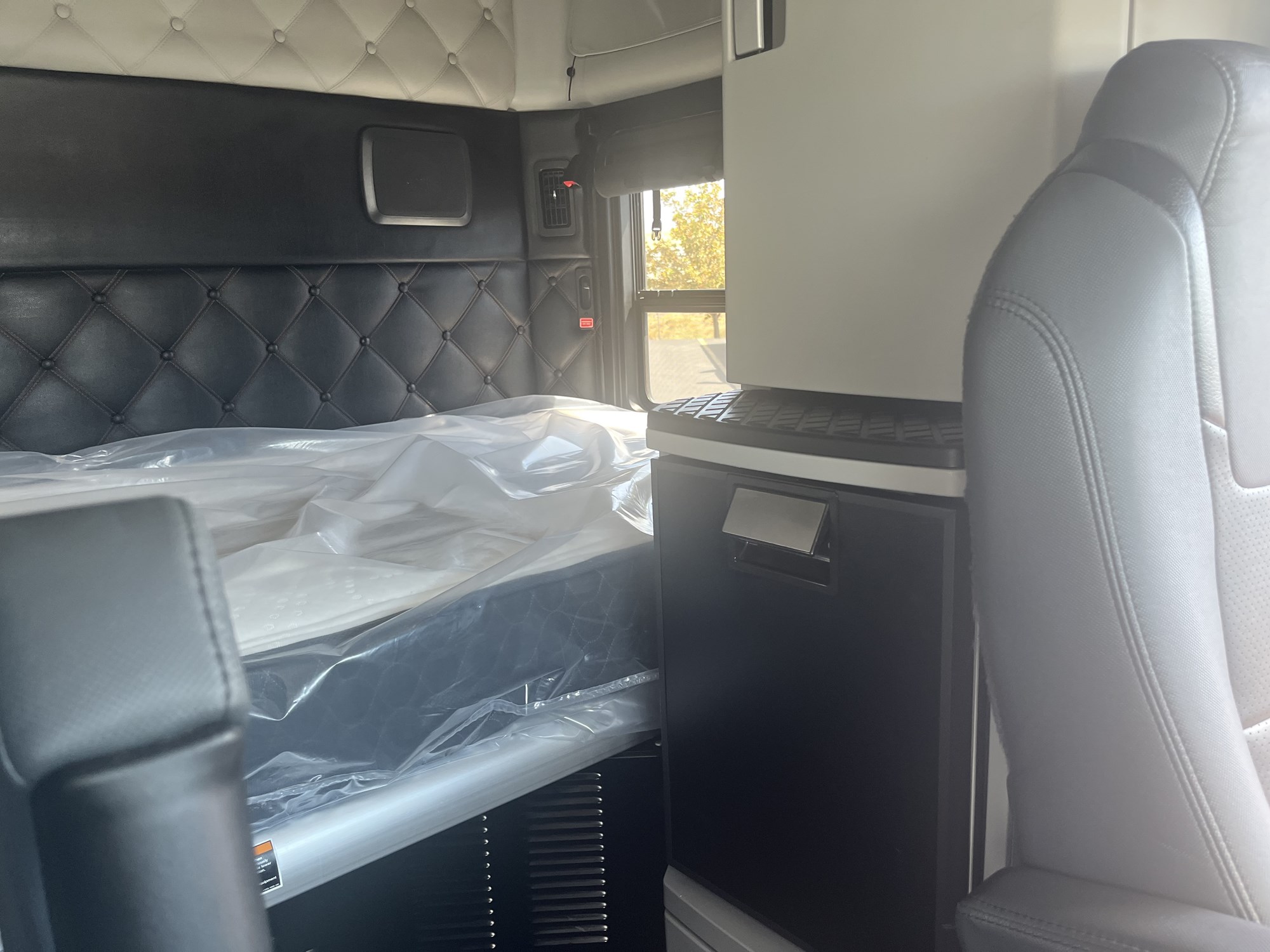2023 Kenworth T680 Next Gen PJ231834C-11 2023 Kenworth T680 Next Gen PJ231834C-11