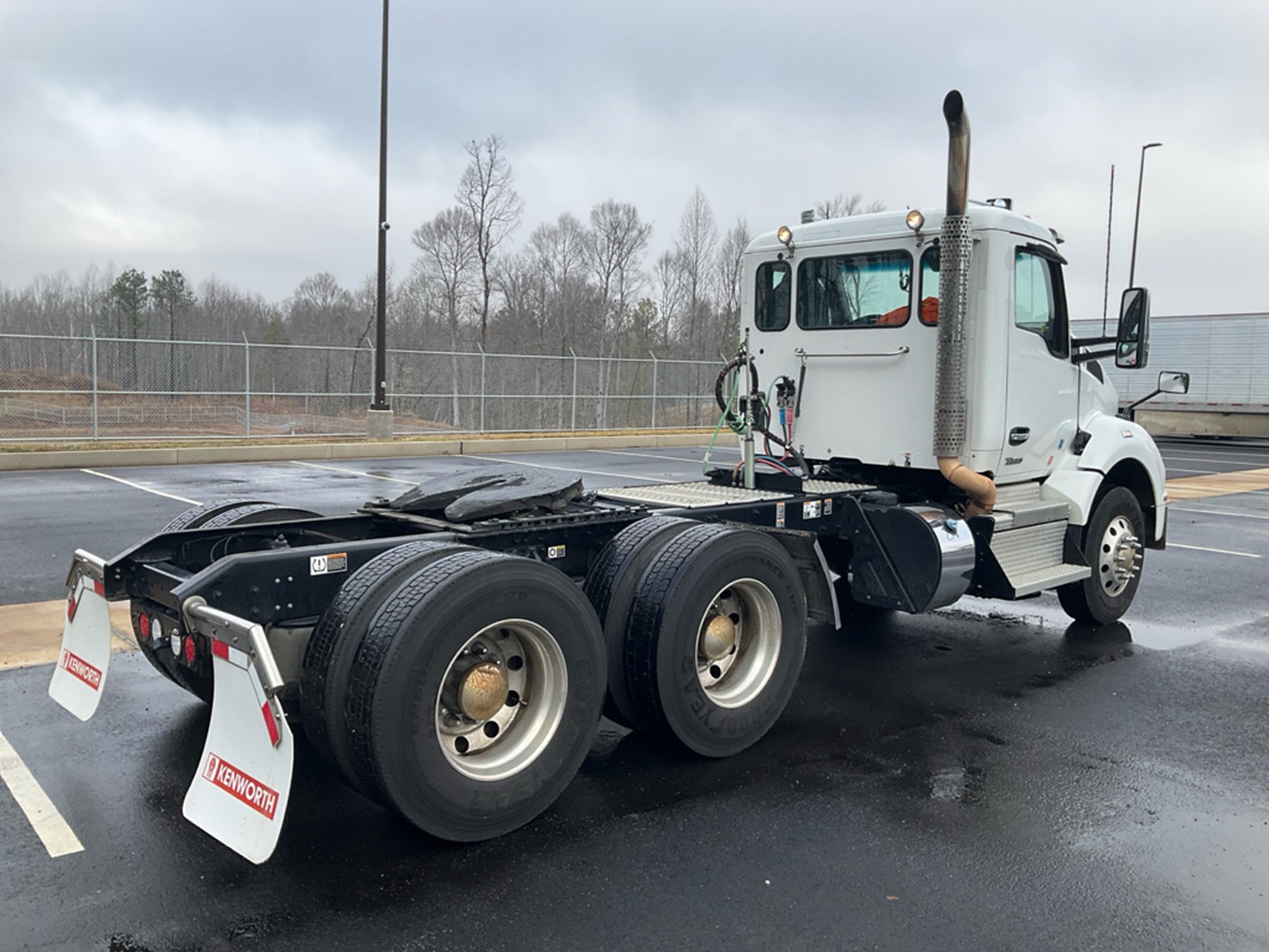 2023 Kenworth T880 2023 Kenworth T880 - image 3 of 4