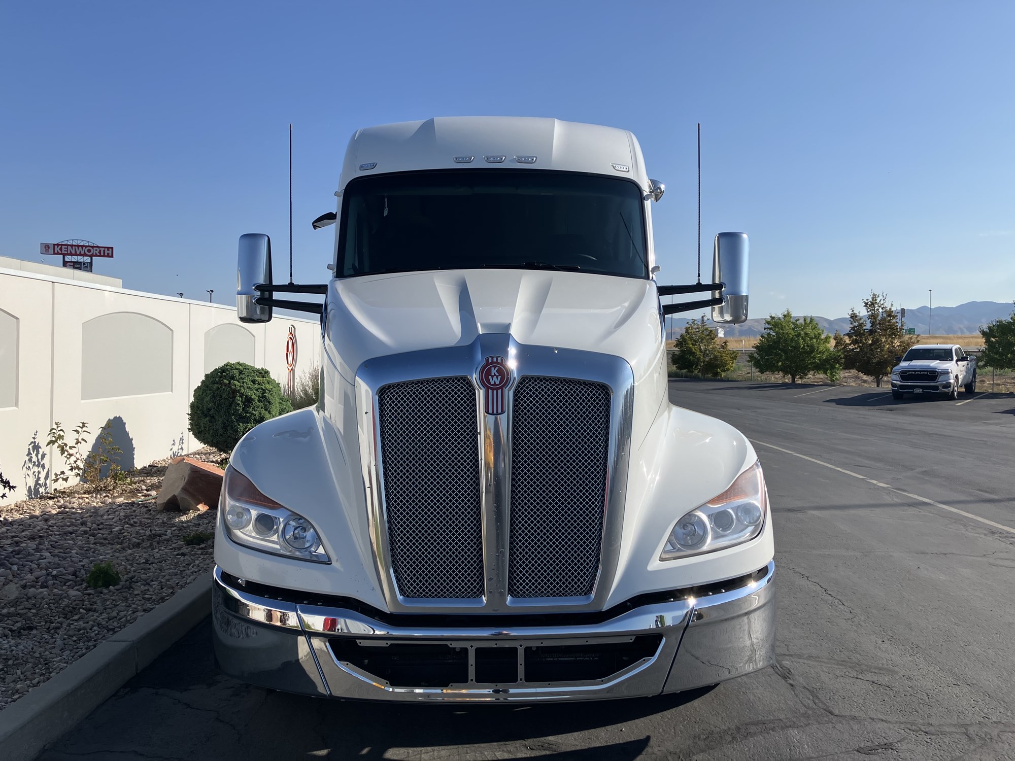 2023 Kenworth T680 Next Gen 2023 Kenworth T680 Next Gen - image 3 of 6