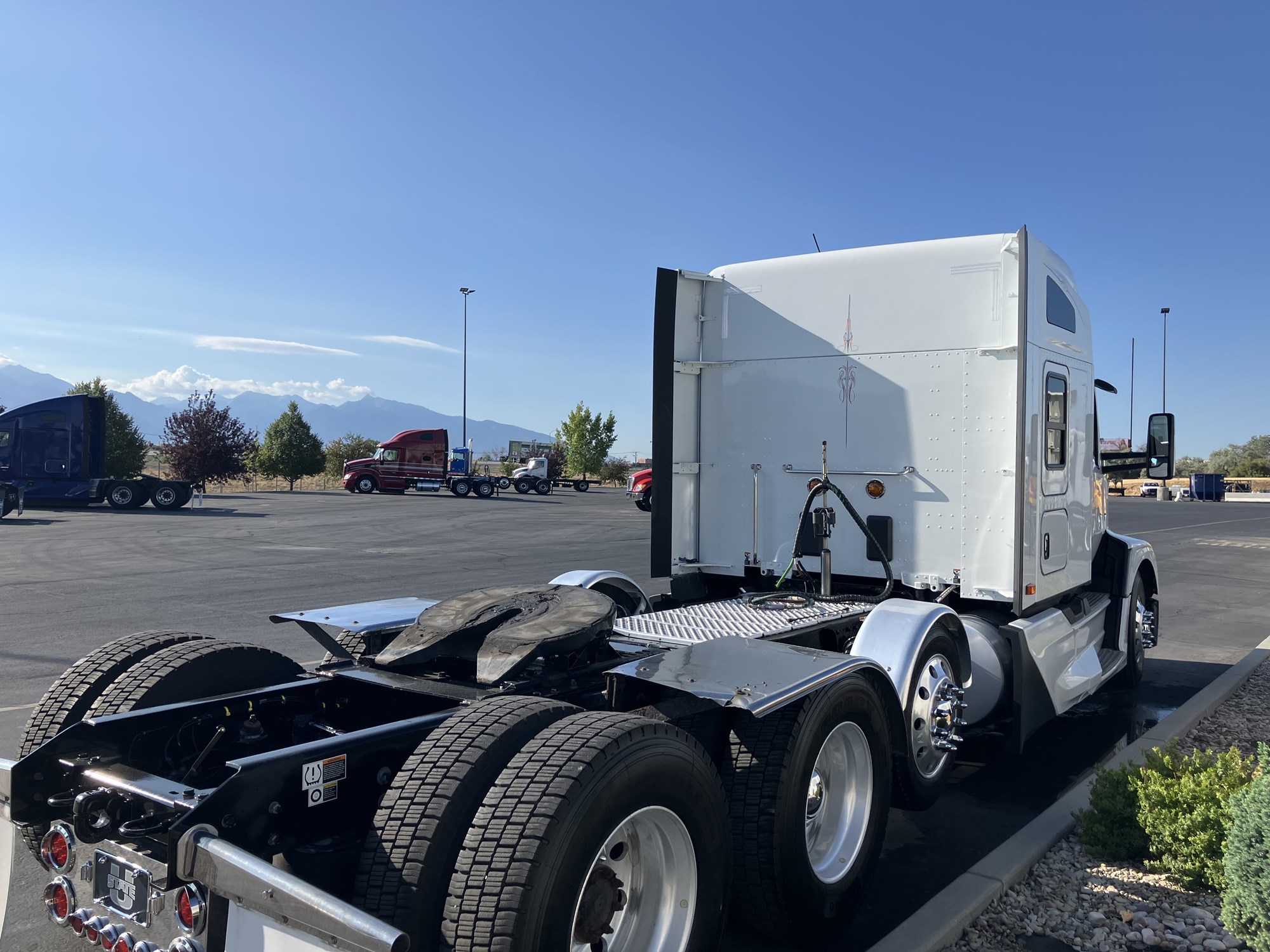 2023 Kenworth T680 Next Gen 2023 Kenworth T680 Next Gen - image 5 of 6