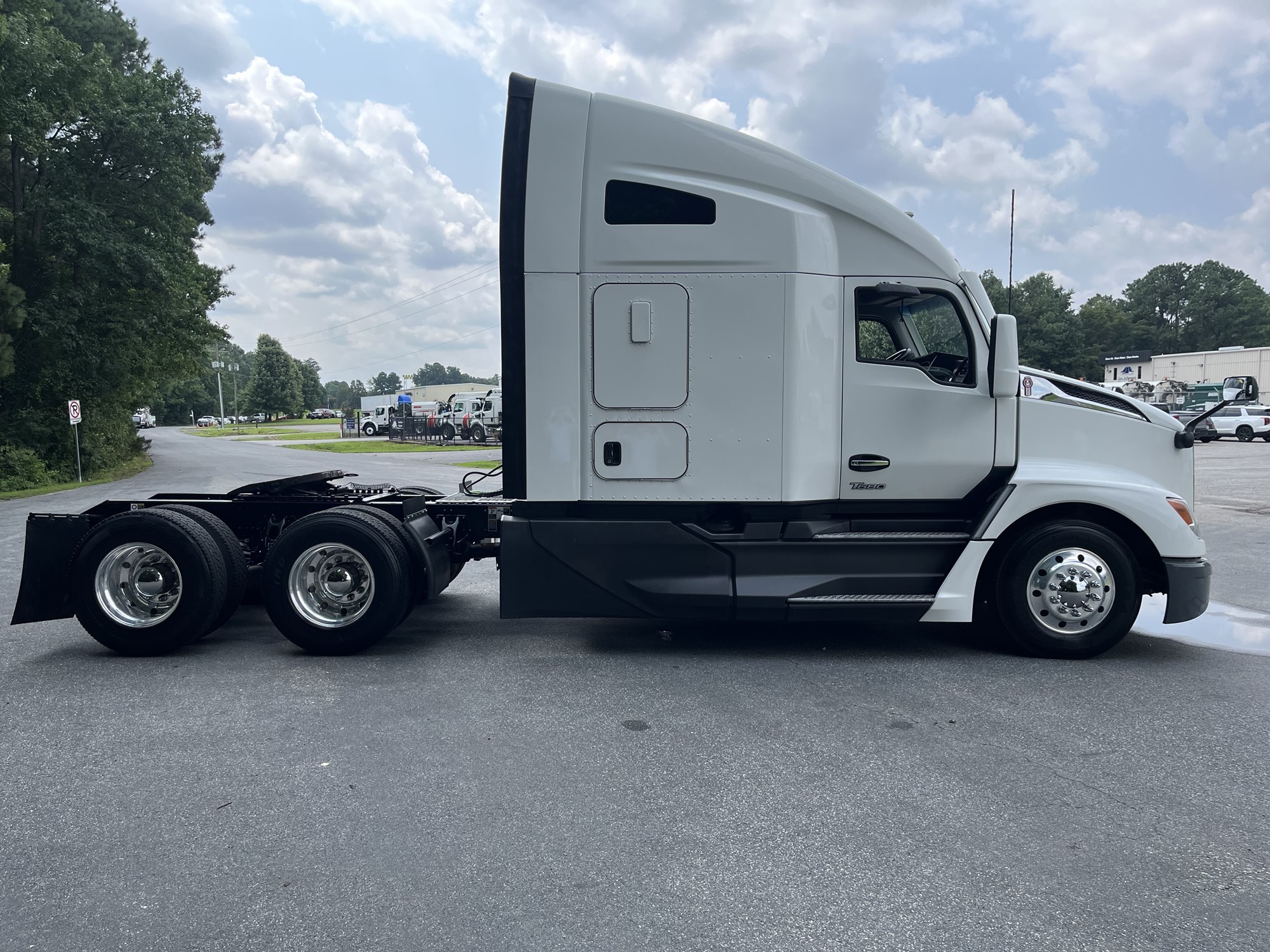 2023 Kenworth T680 2023 Kenworth T680 - image 4 of 6