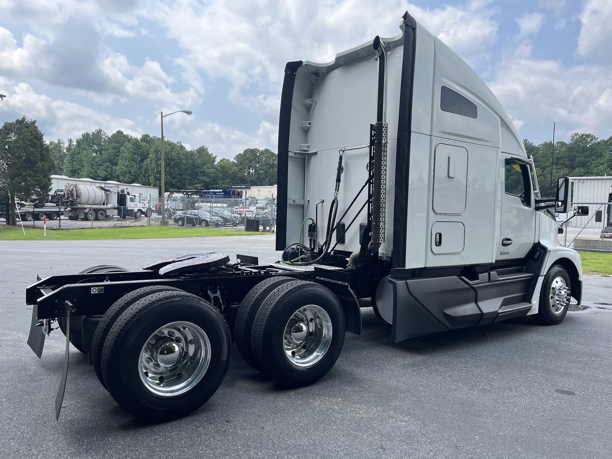 2023 Kenworth T680 2023 Kenworth T680 - image 5 of 6