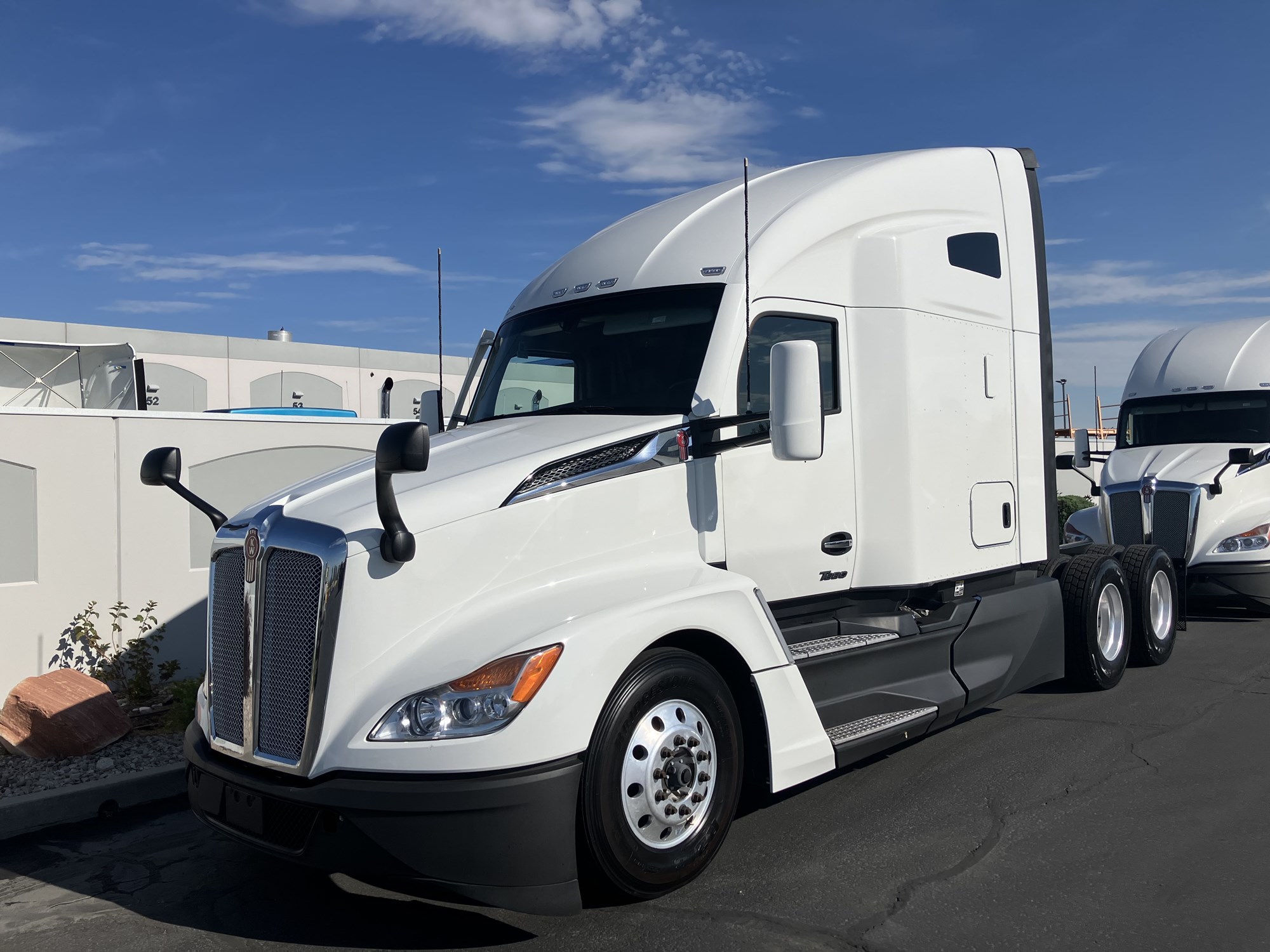 2023 Kenworth T680 Next Gen 2023 Kenworth T680 Next Gen - image 2 of 6