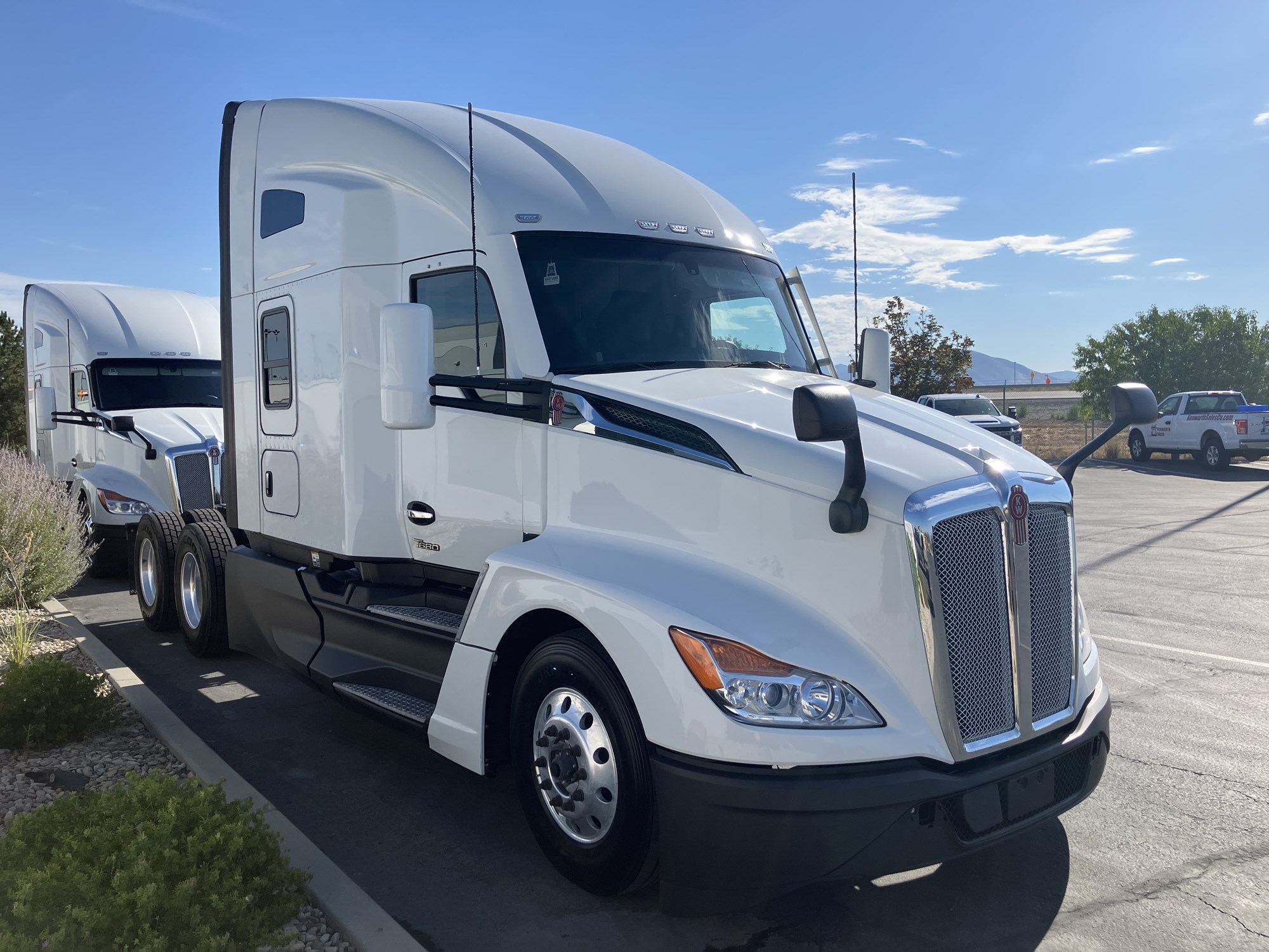 2023 Kenworth T680 Next Gen 2023 Kenworth T680 Next Gen - image 4 of 6