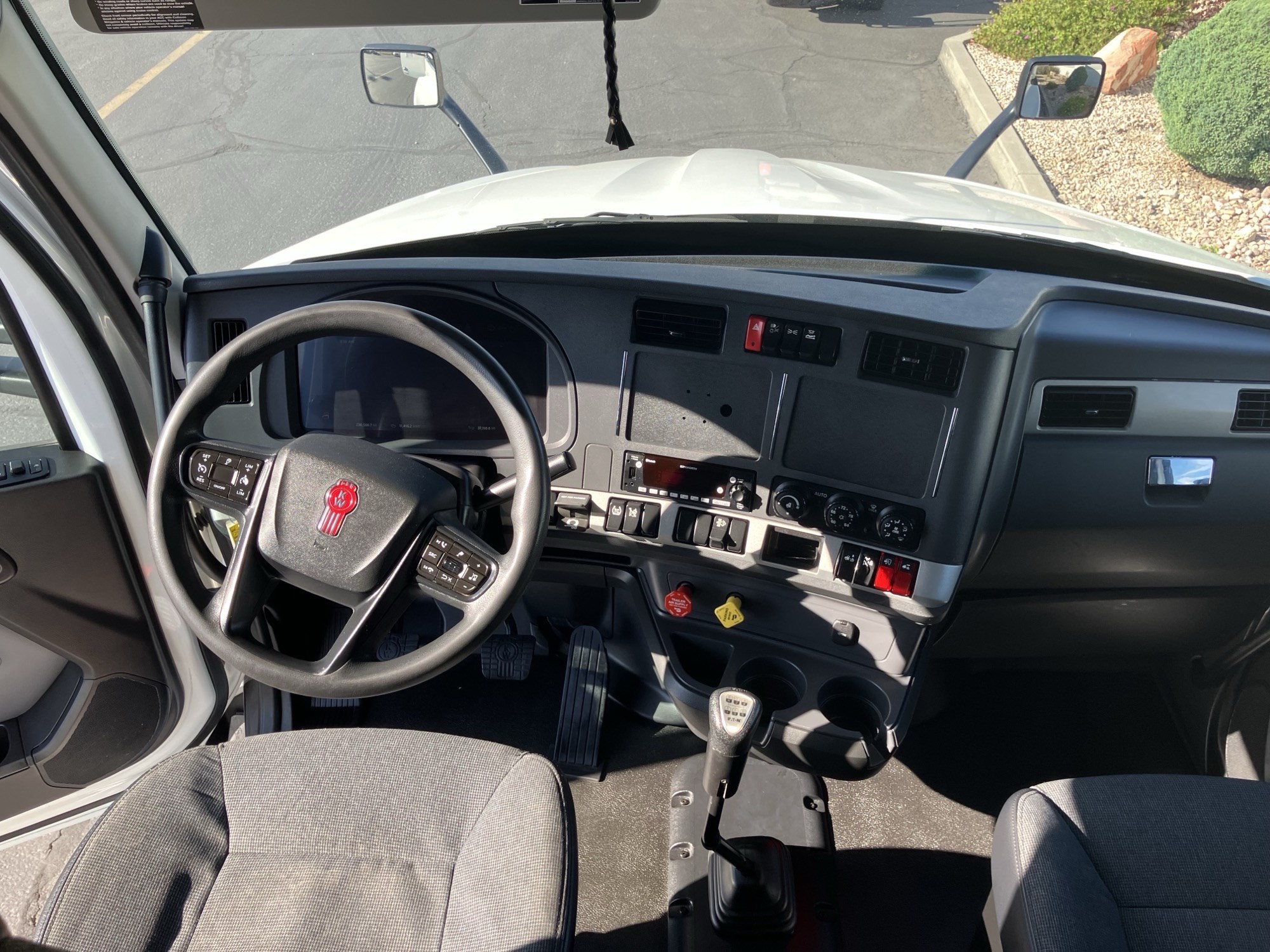 2023 Kenworth T680 Next Gen PJ257736U-16 2023 Kenworth T680 Next Gen PJ257736U-16