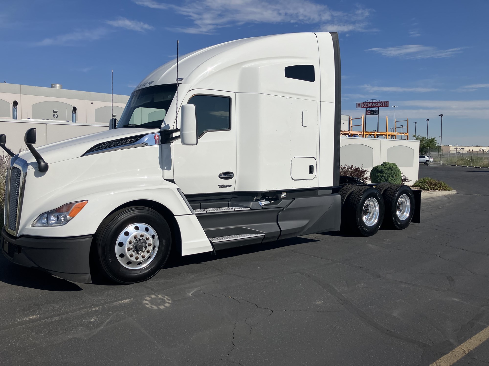2023 Kenworth T680 Next Gen 2023 Kenworth T680 Next Gen - image 2 of 6