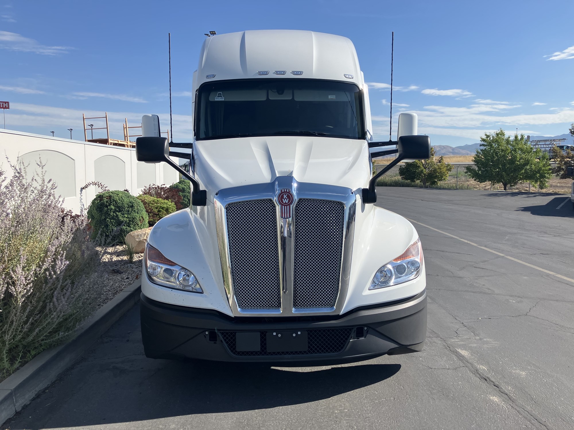 2023 Kenworth T680 Next Gen 2023 Kenworth T680 Next Gen - image 3 of 6