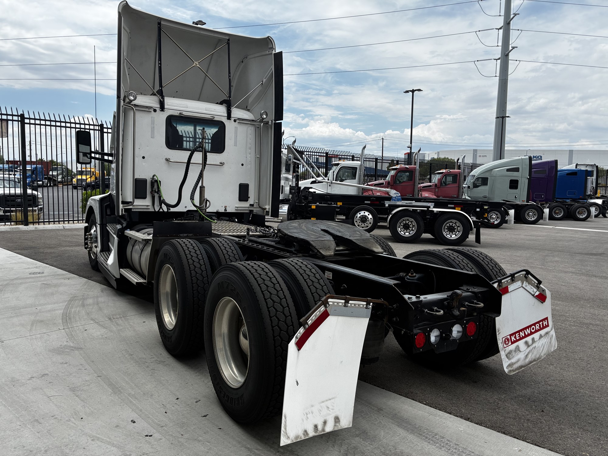 2024 Kenworth T680 Next Gen RJ358882U-09 2024 Kenworth T680 Next Gen RJ358882U-09