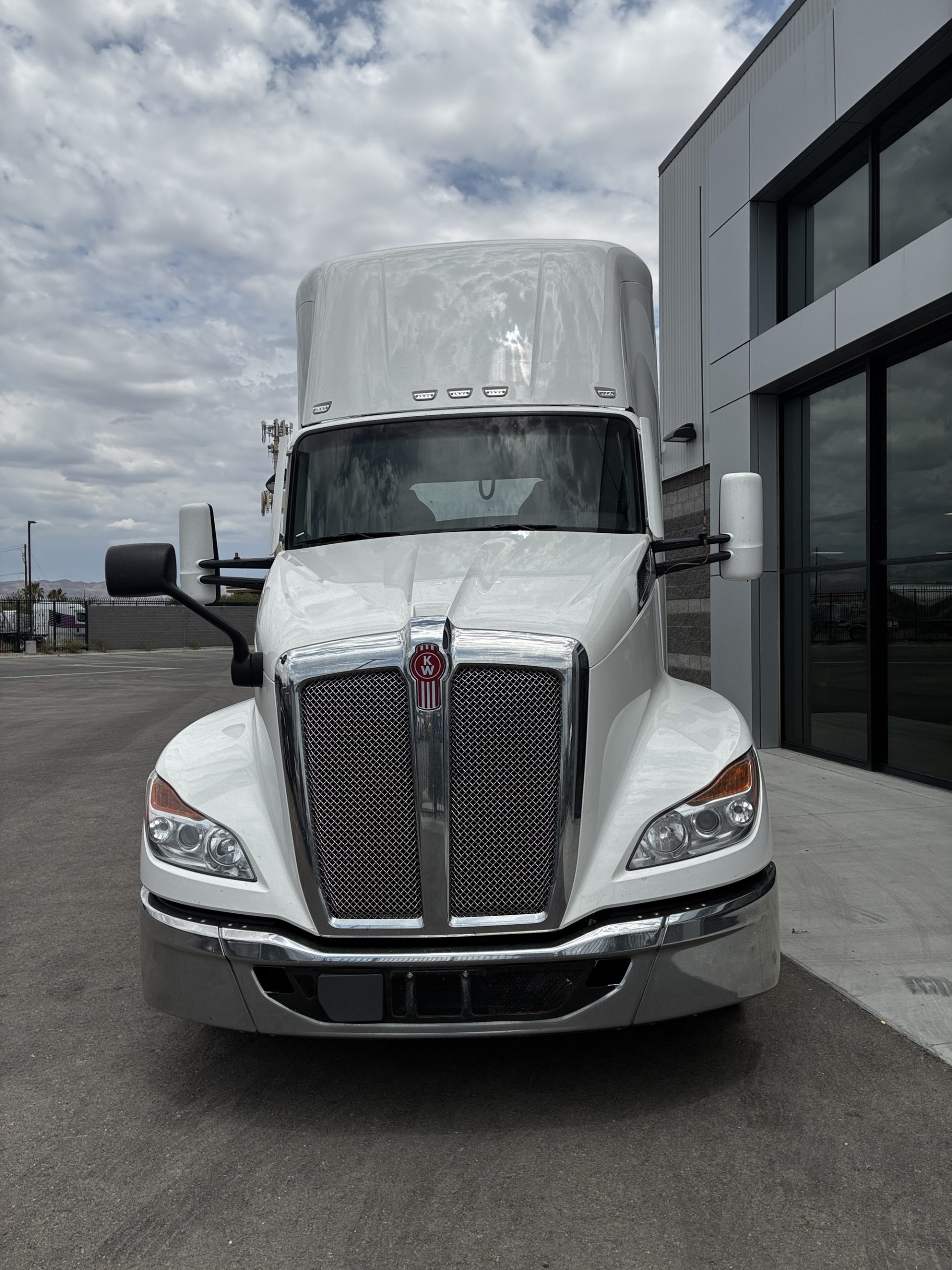 2024 Kenworth T680 Next Gen RJ358882U-12 2024 Kenworth T680 Next Gen RJ358882U-12
