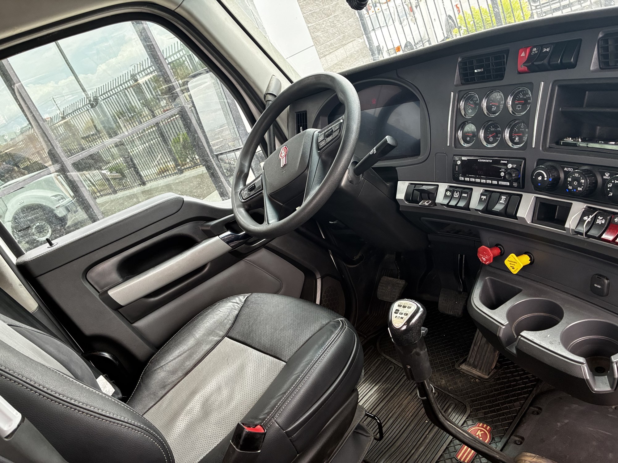 2024 Kenworth T680 Next Gen RJ358882U-17 2024 Kenworth T680 Next Gen RJ358882U-17