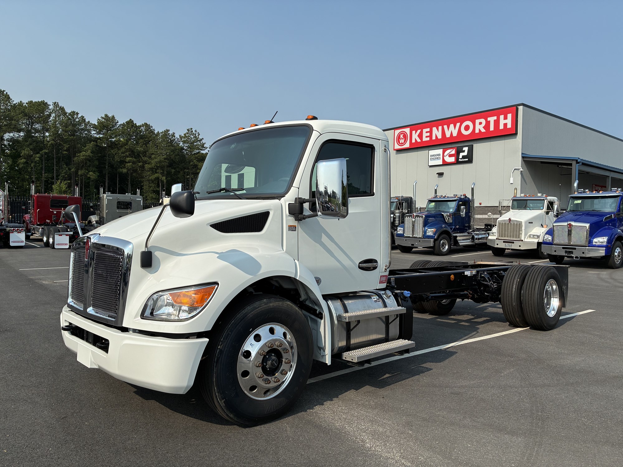 2025 Kenworth T280 2025 Kenworth T280 - image 1 of 6