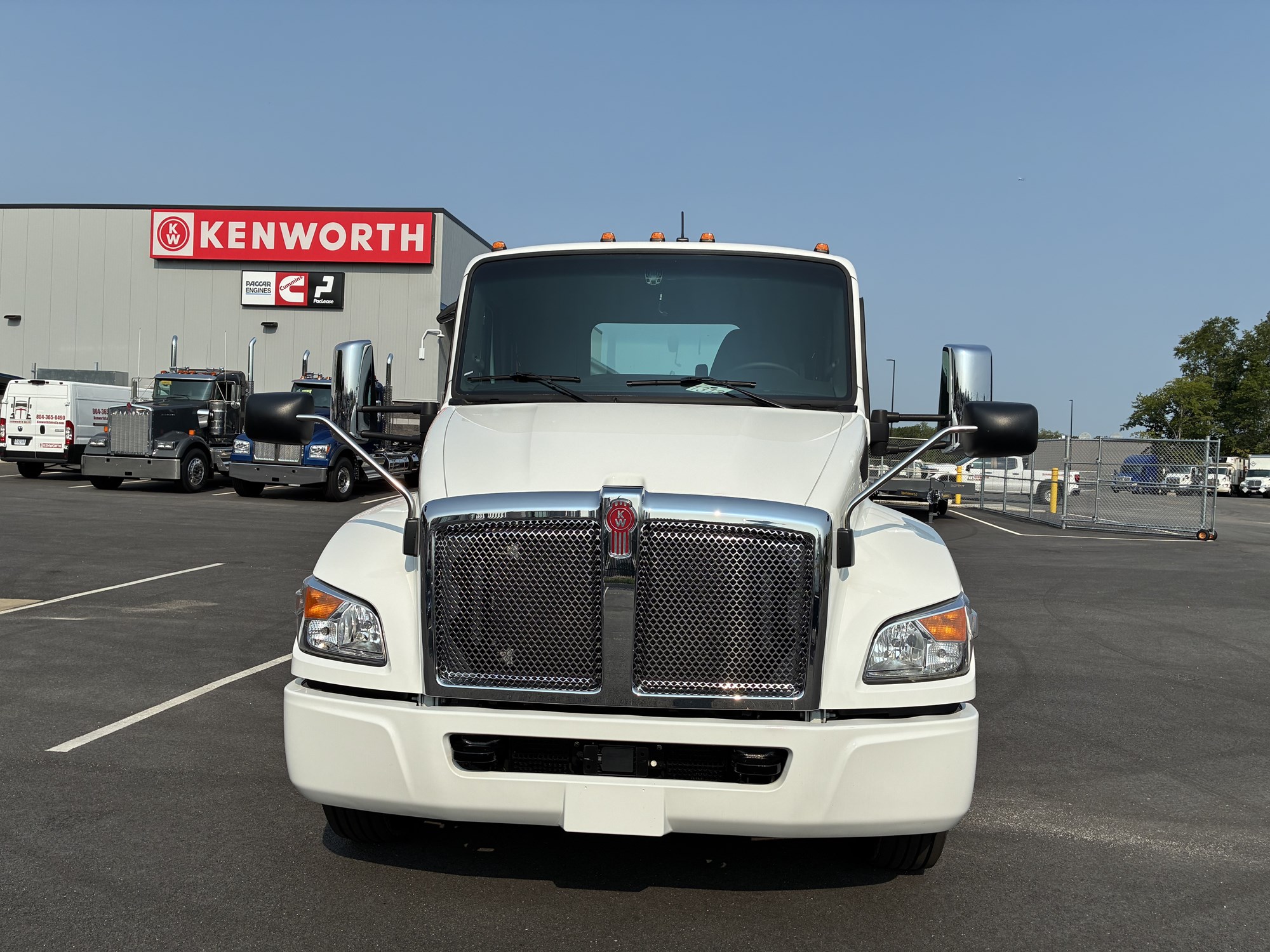2025 Kenworth T280 2025 Kenworth T280 - image 2 of 6