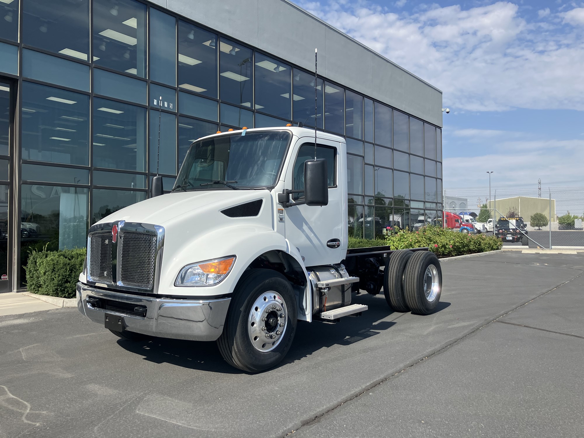 2026 Kenworth T280 2026 Kenworth T280 - image 1 of 6
