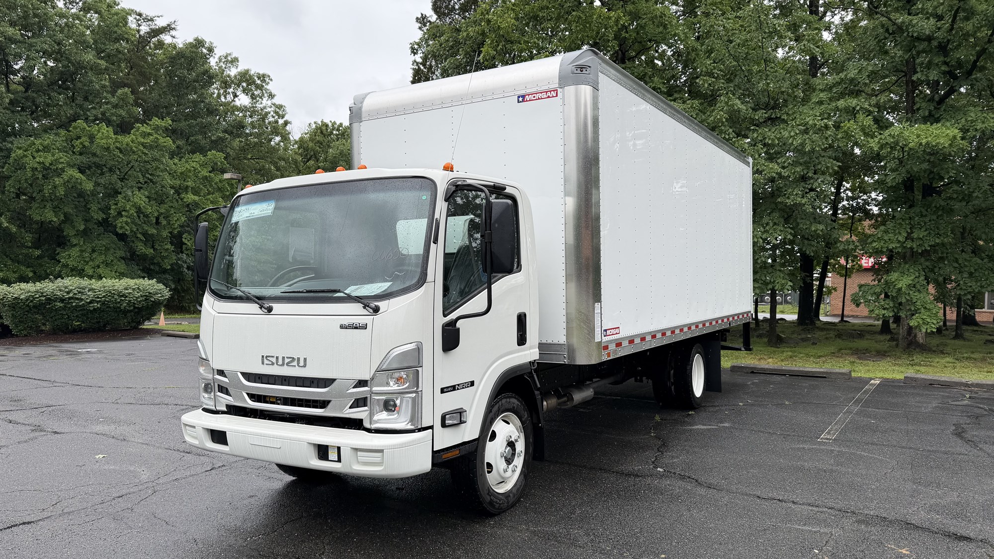 2026 Isuzu NRR GAS 1U4 - image 1 of 6