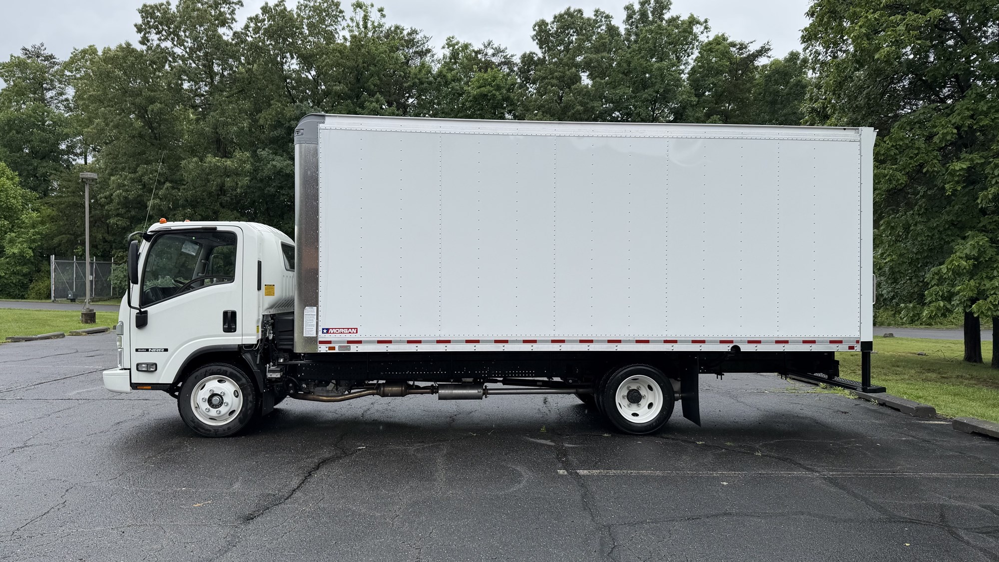 2026 Isuzu NRR GAS 1U4 - image 3 of 6