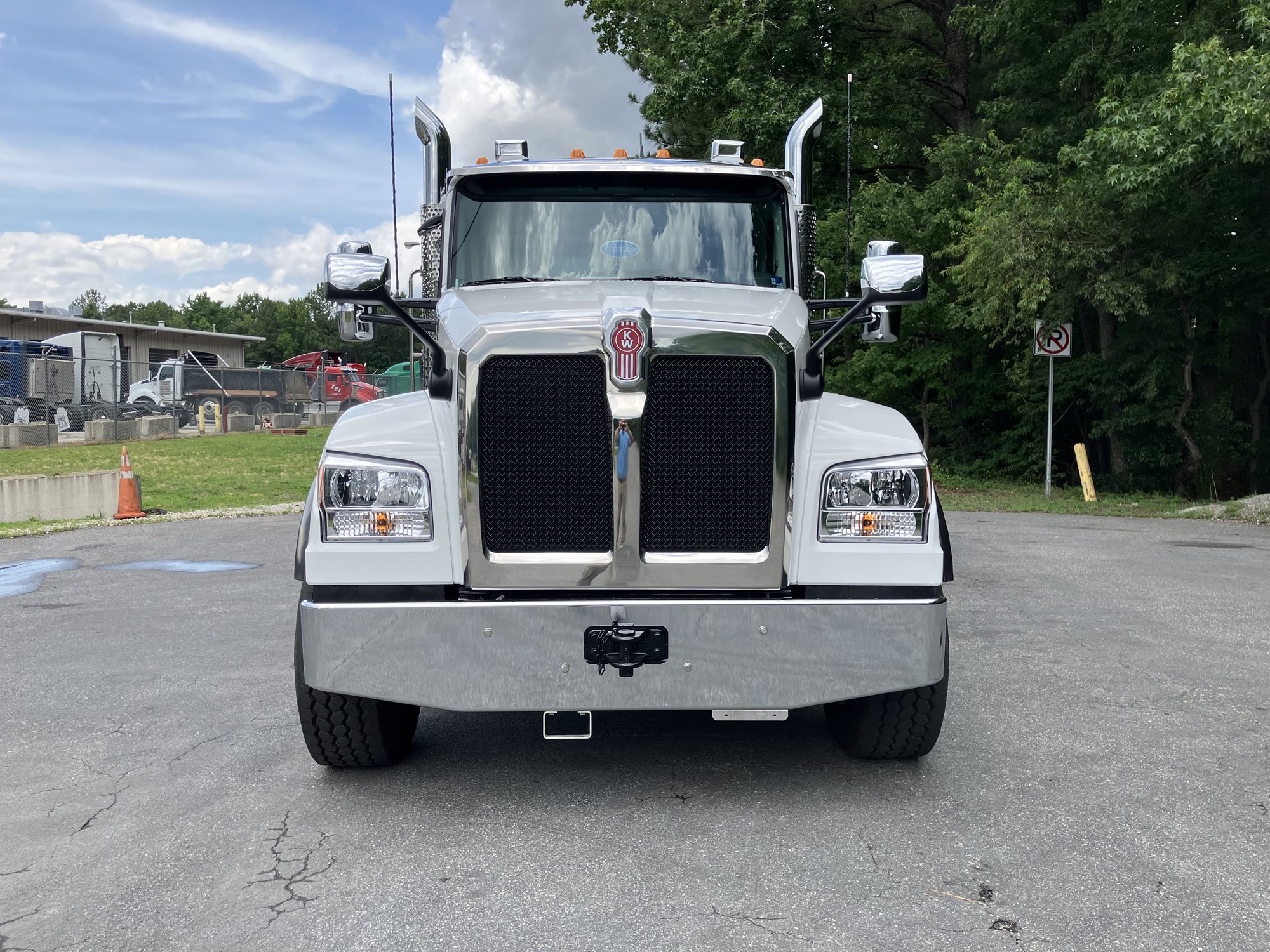 2027 Kenworth T880 VJ247232-08 2027 Kenworth T880 VJ247232-08