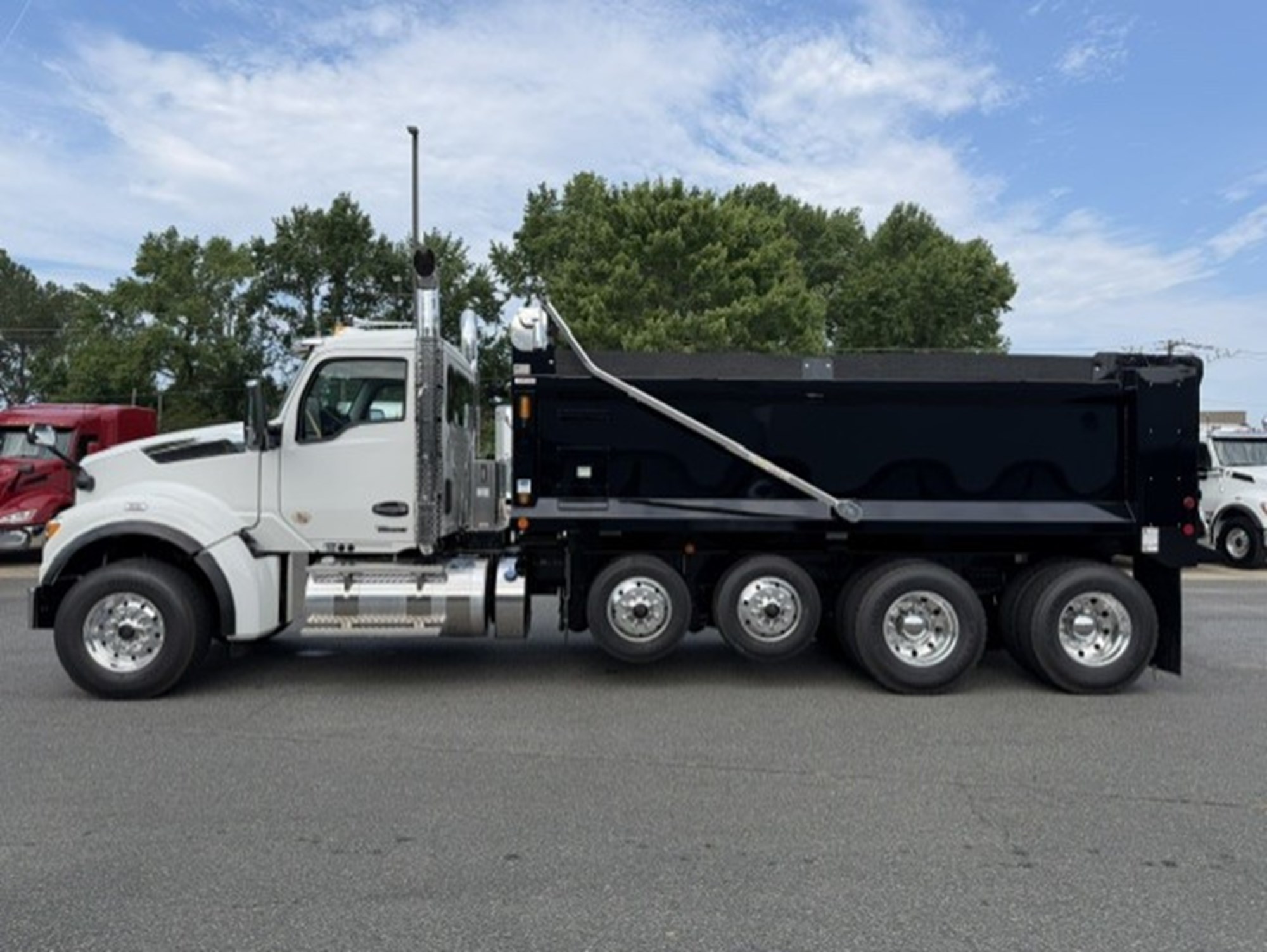 2027 Kenworth T880 VJ247232-09 2027 Kenworth T880 VJ247232-09