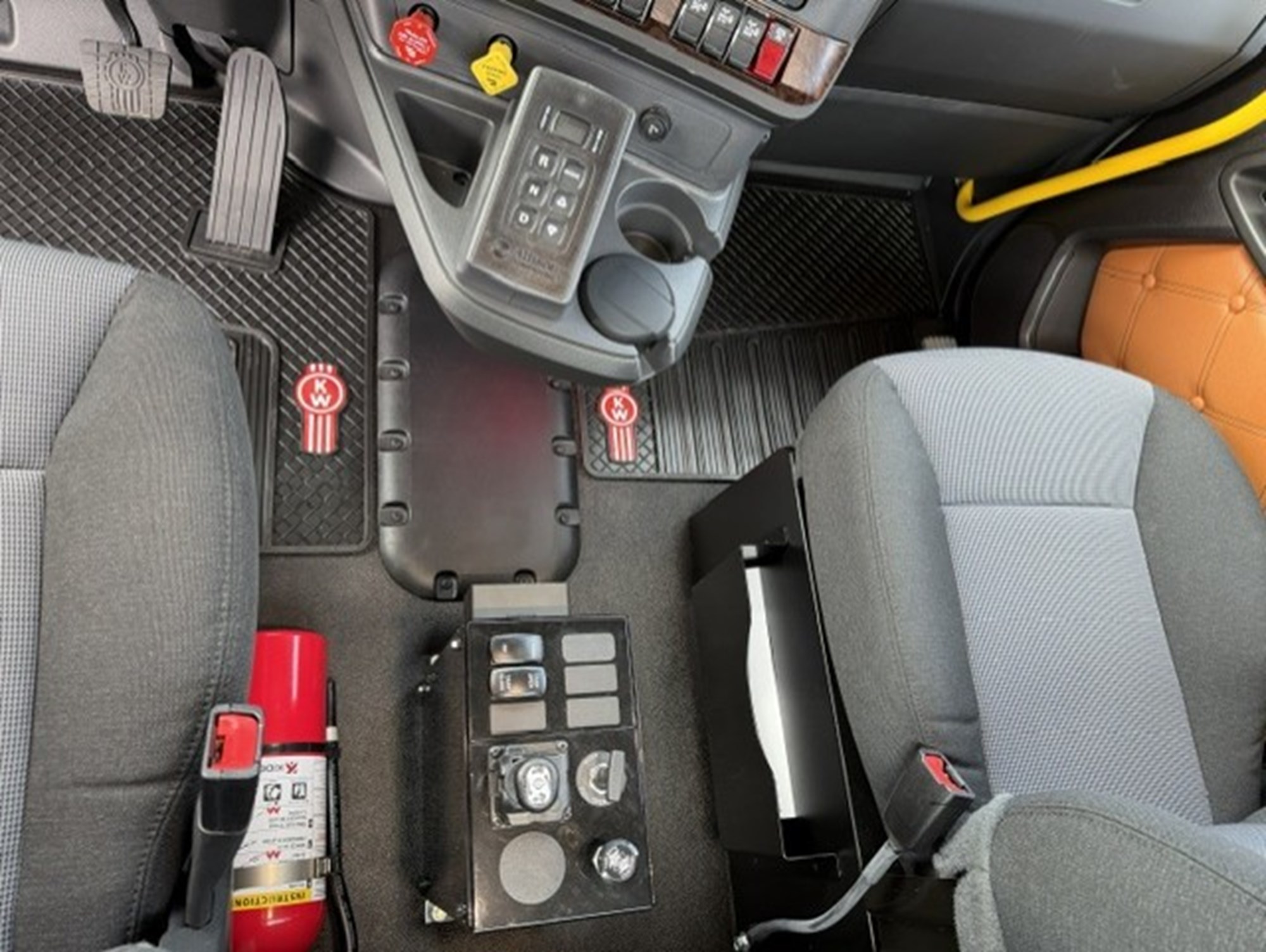 2027 Kenworth T880 VJ247232-28 2027 Kenworth T880 VJ247232-28