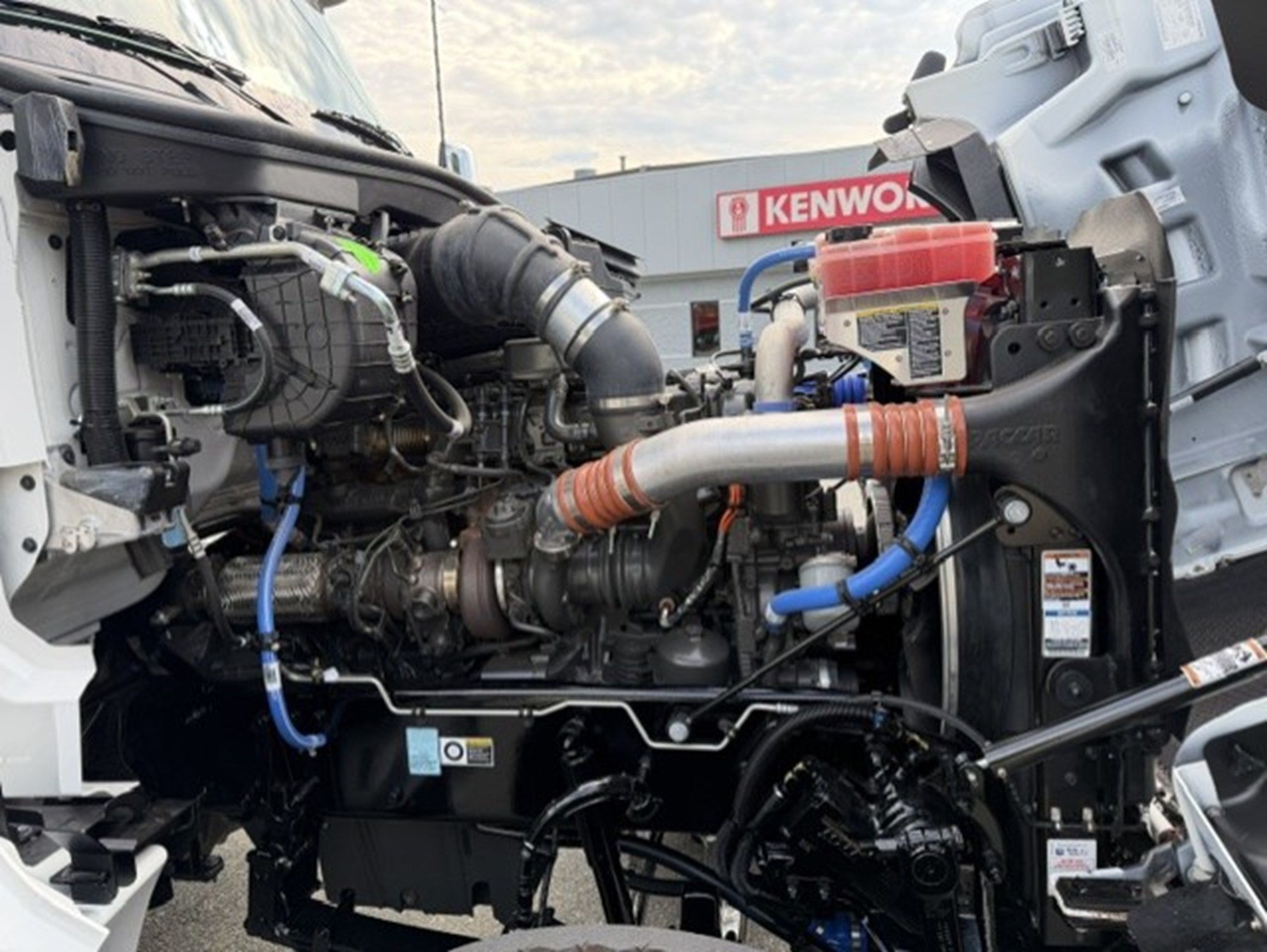 2027 Kenworth T880 VJ247232-32 2027 Kenworth T880 VJ247232-32