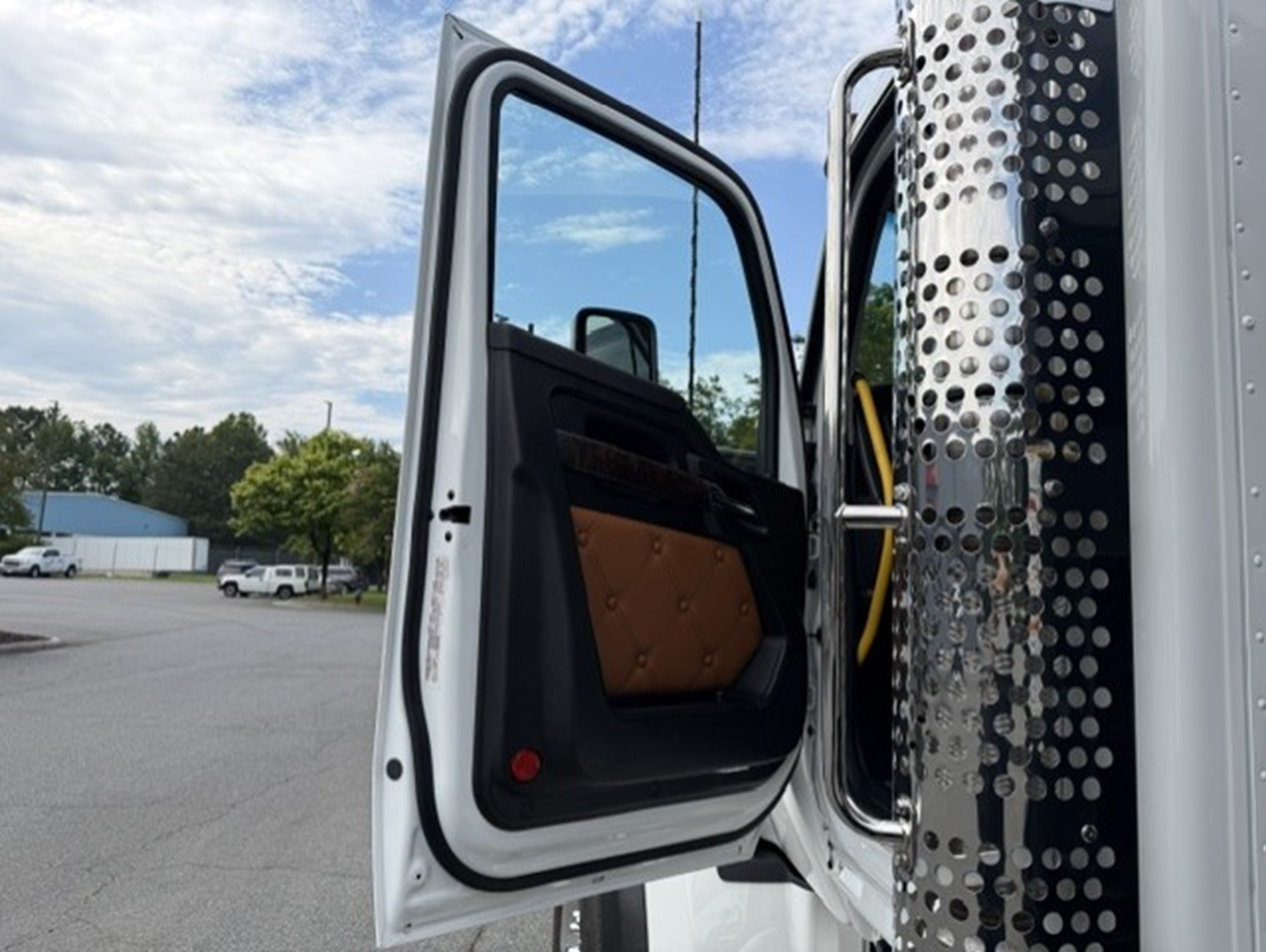 2027 Kenworth T880 VJ247232-36 2027 Kenworth T880 VJ247232-36