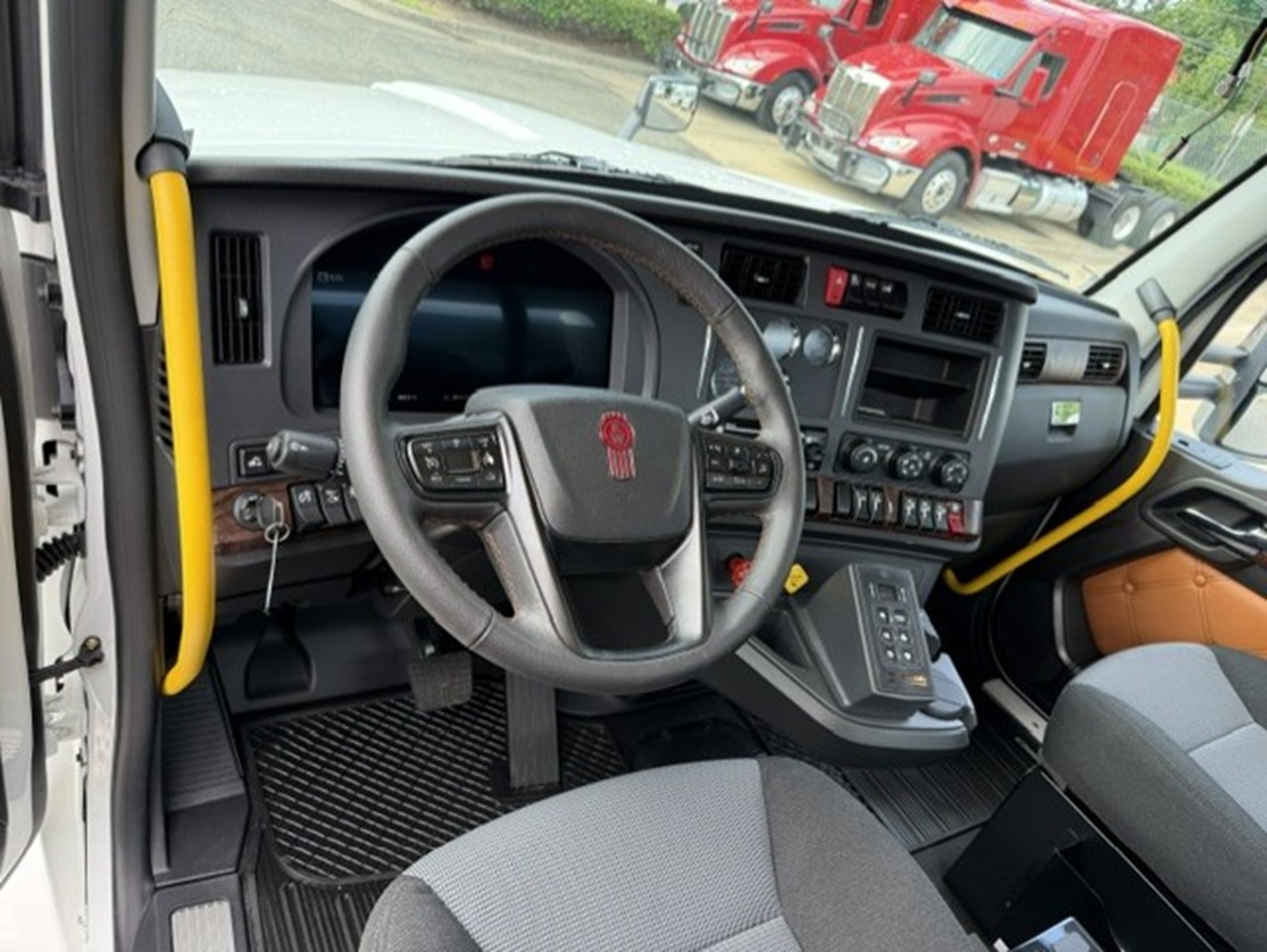 2027 Kenworth T880 VJ247232-38 2027 Kenworth T880 VJ247232-38