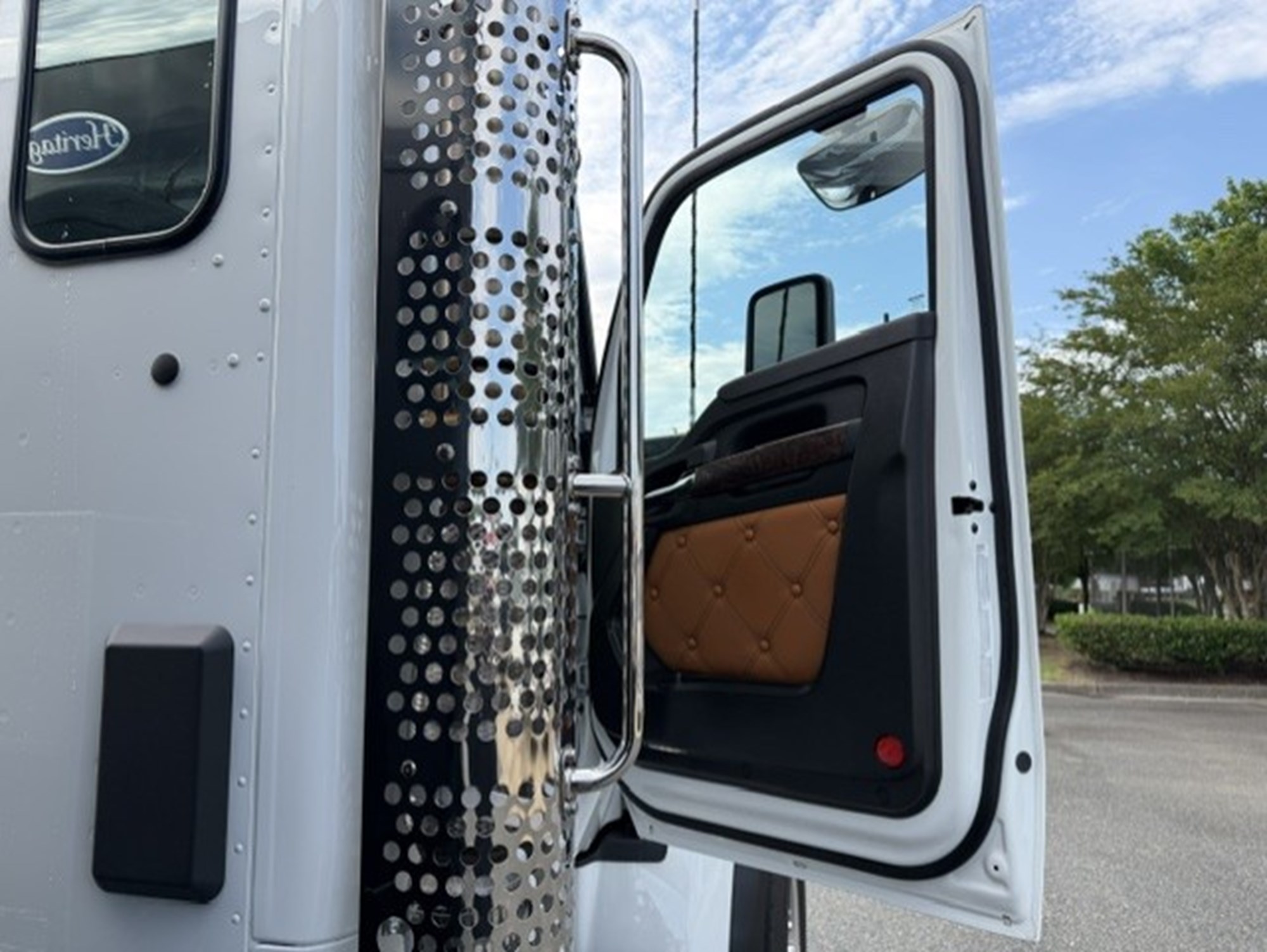 2027 Kenworth T880 VJ247232-40 2027 Kenworth T880 VJ247232-40