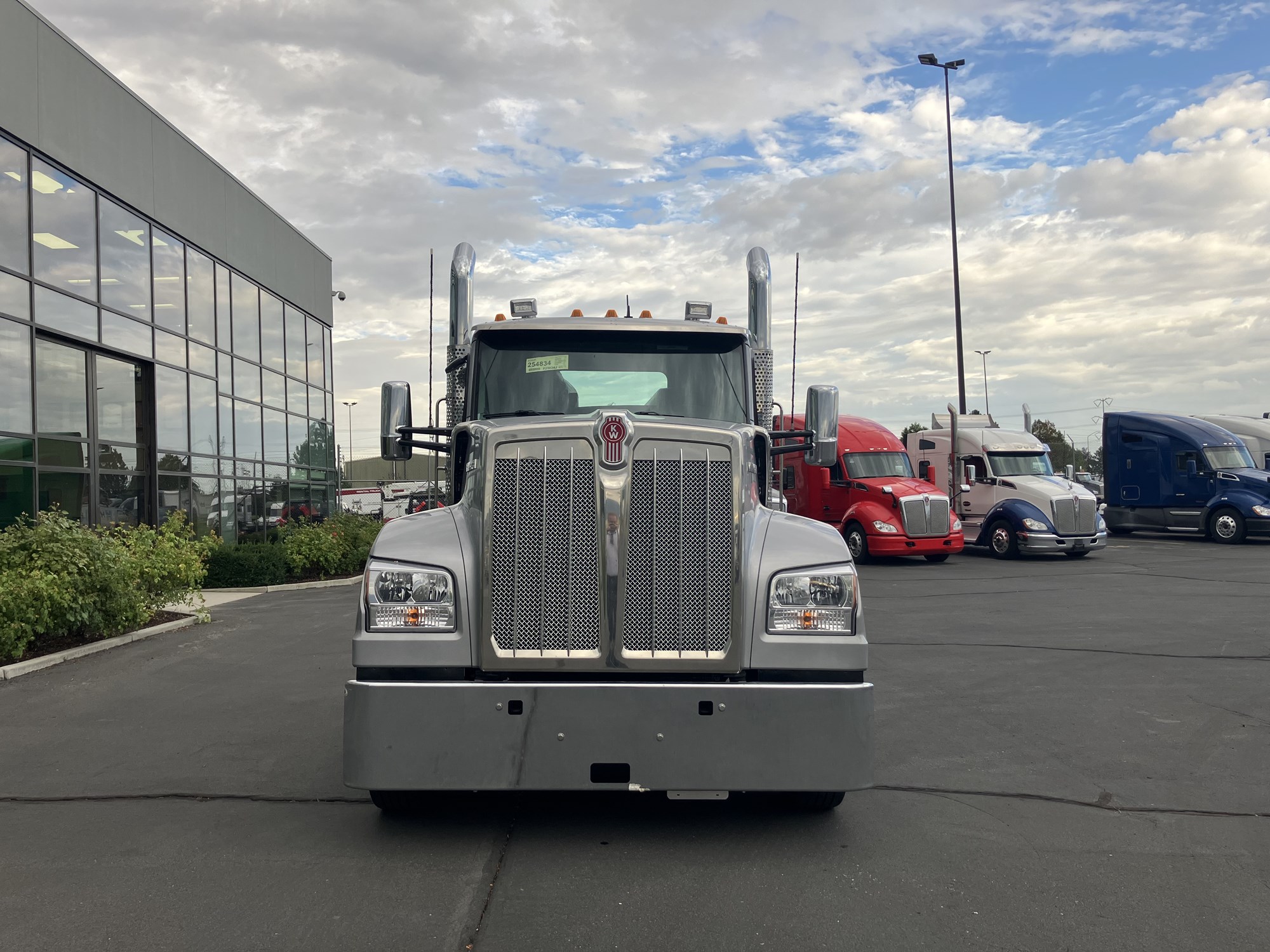 2027 Kenworth W990 2027 Kenworth W990 - image 2 of 6