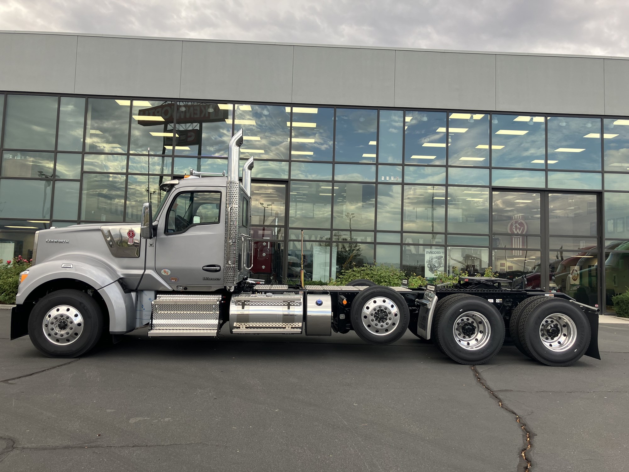 2027 Kenworth W990 2027 Kenworth W990 - image 5 of 6