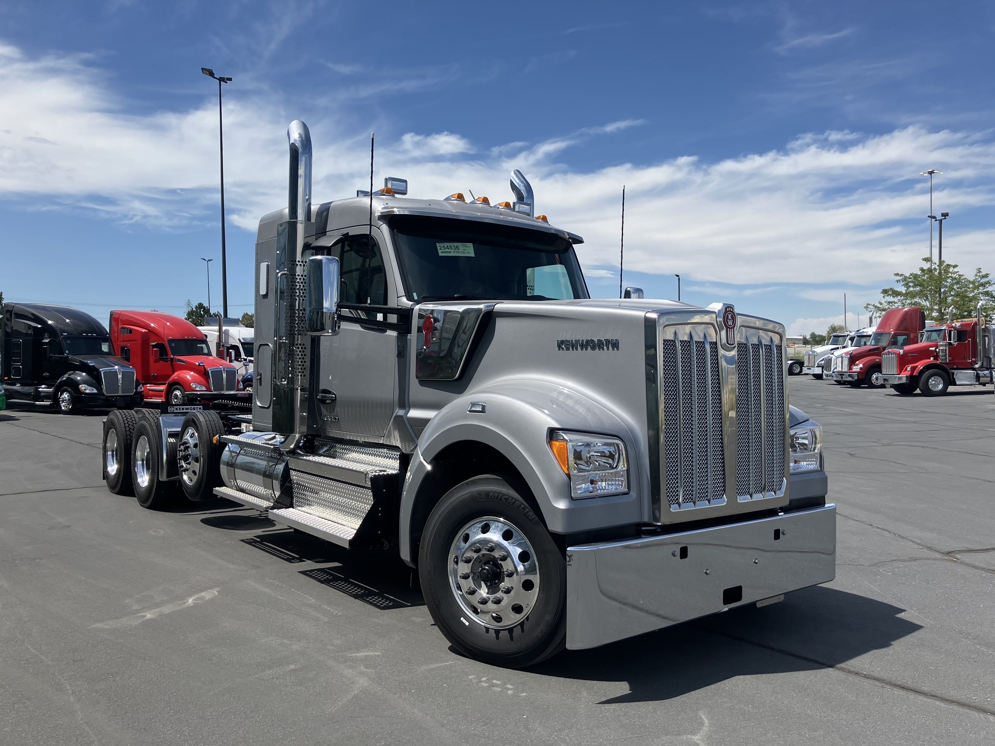 2027 Kenworth W990 2027 Kenworth W990 - image 3 of 6
